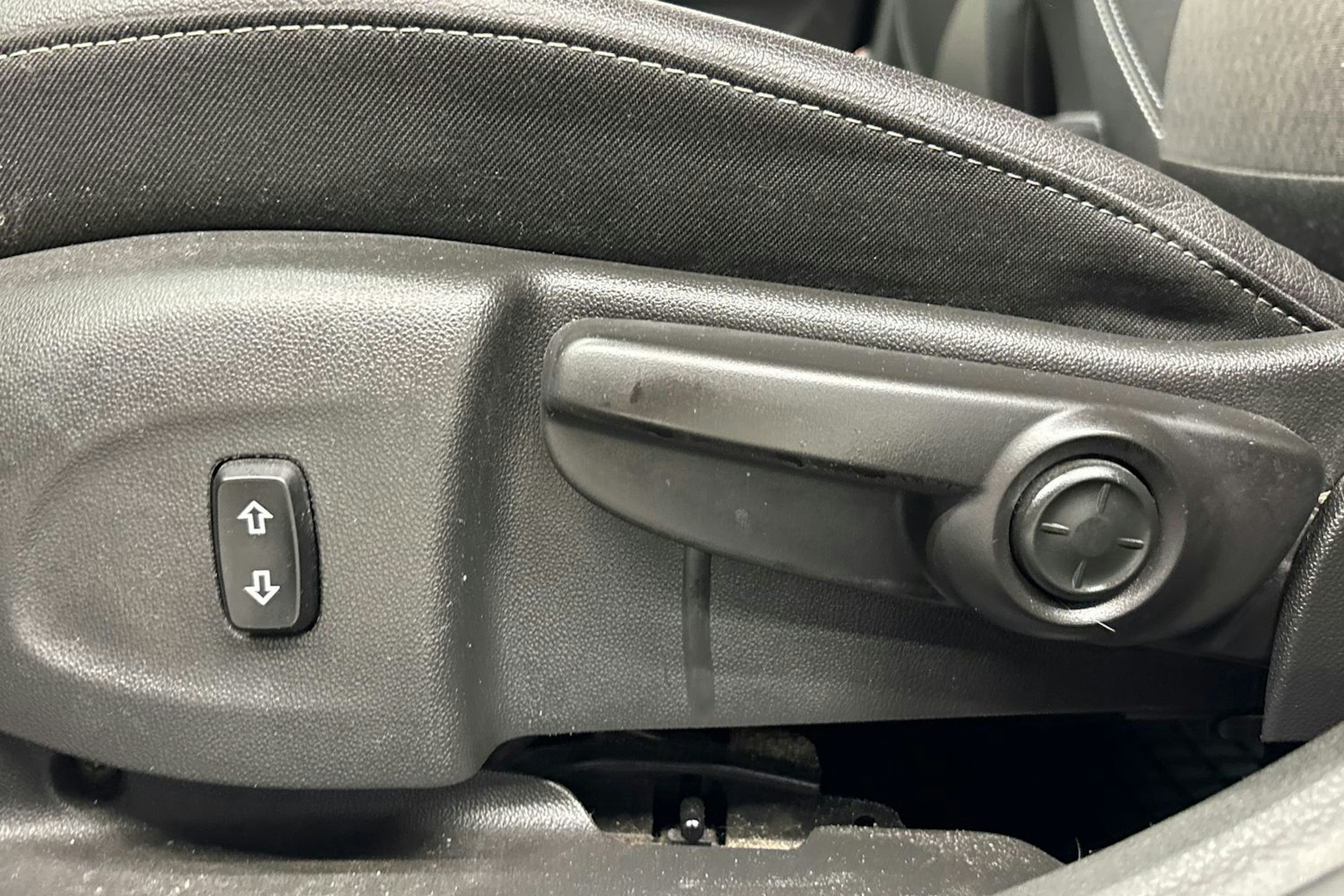 sininen Opel Astra 2016 kuva 14.