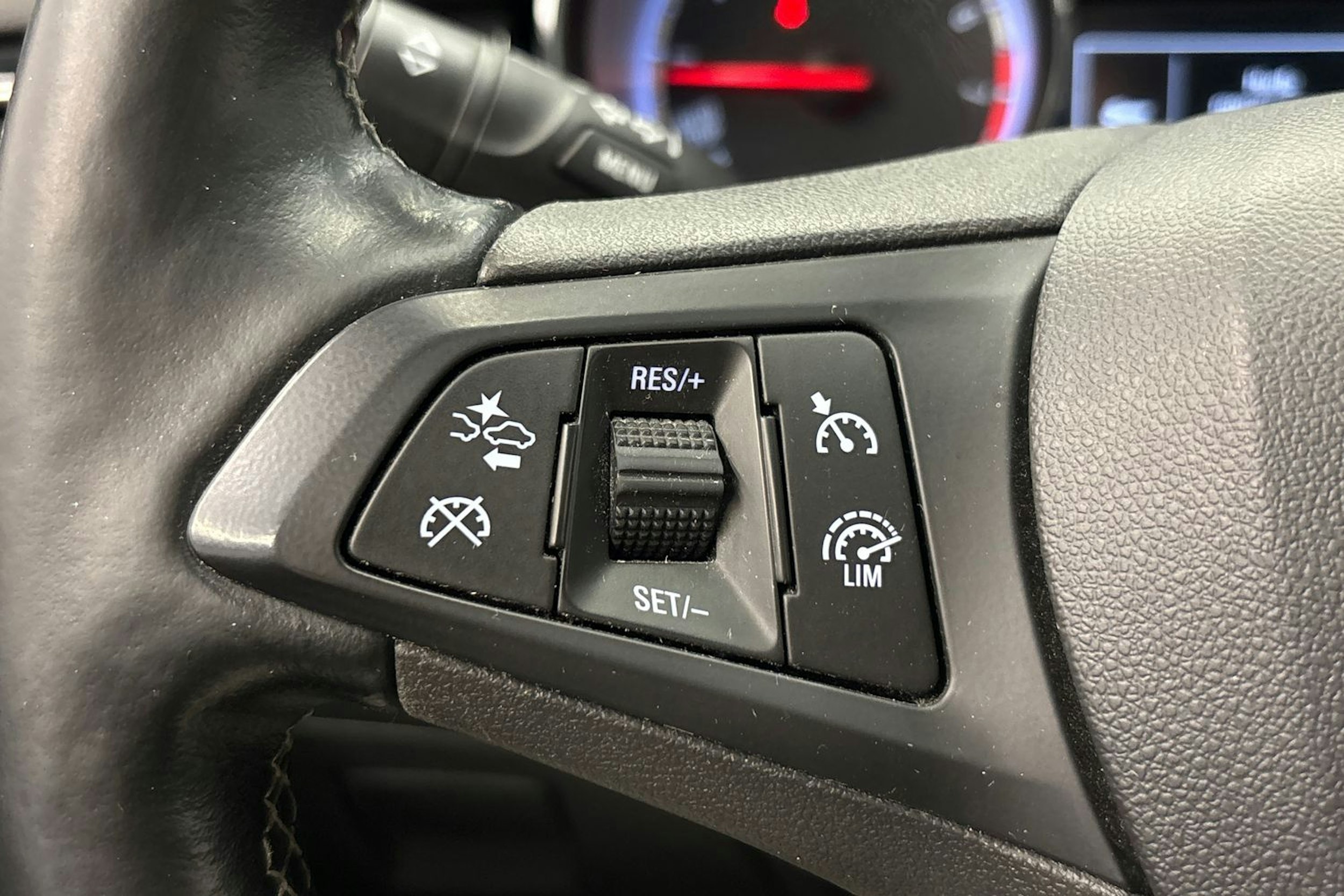 sininen Opel Astra 2016 kuva 17.