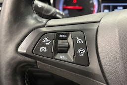 sininen Opel Astra 2016 kuva 17.