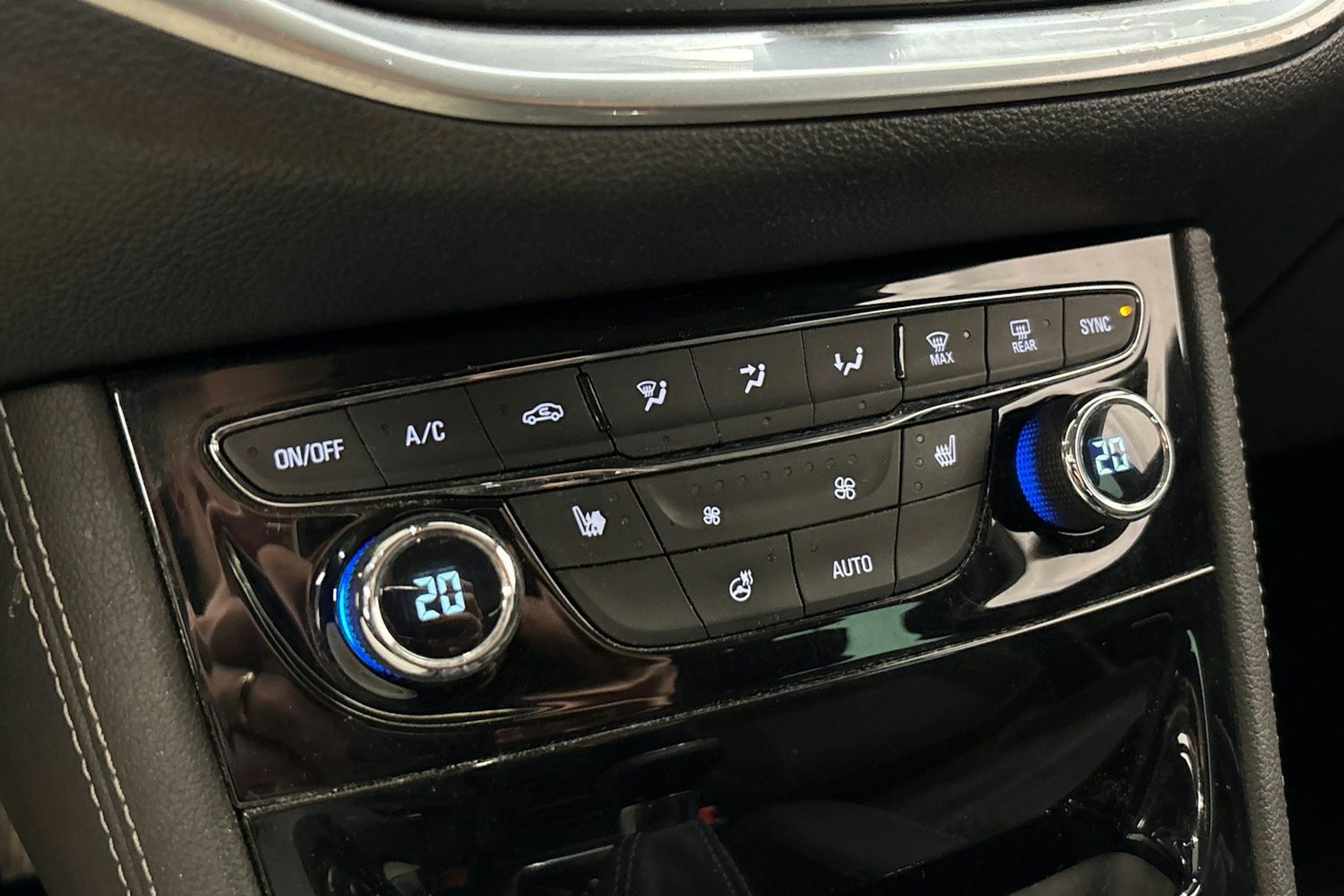 sininen Opel Astra 2016 kuva 24.