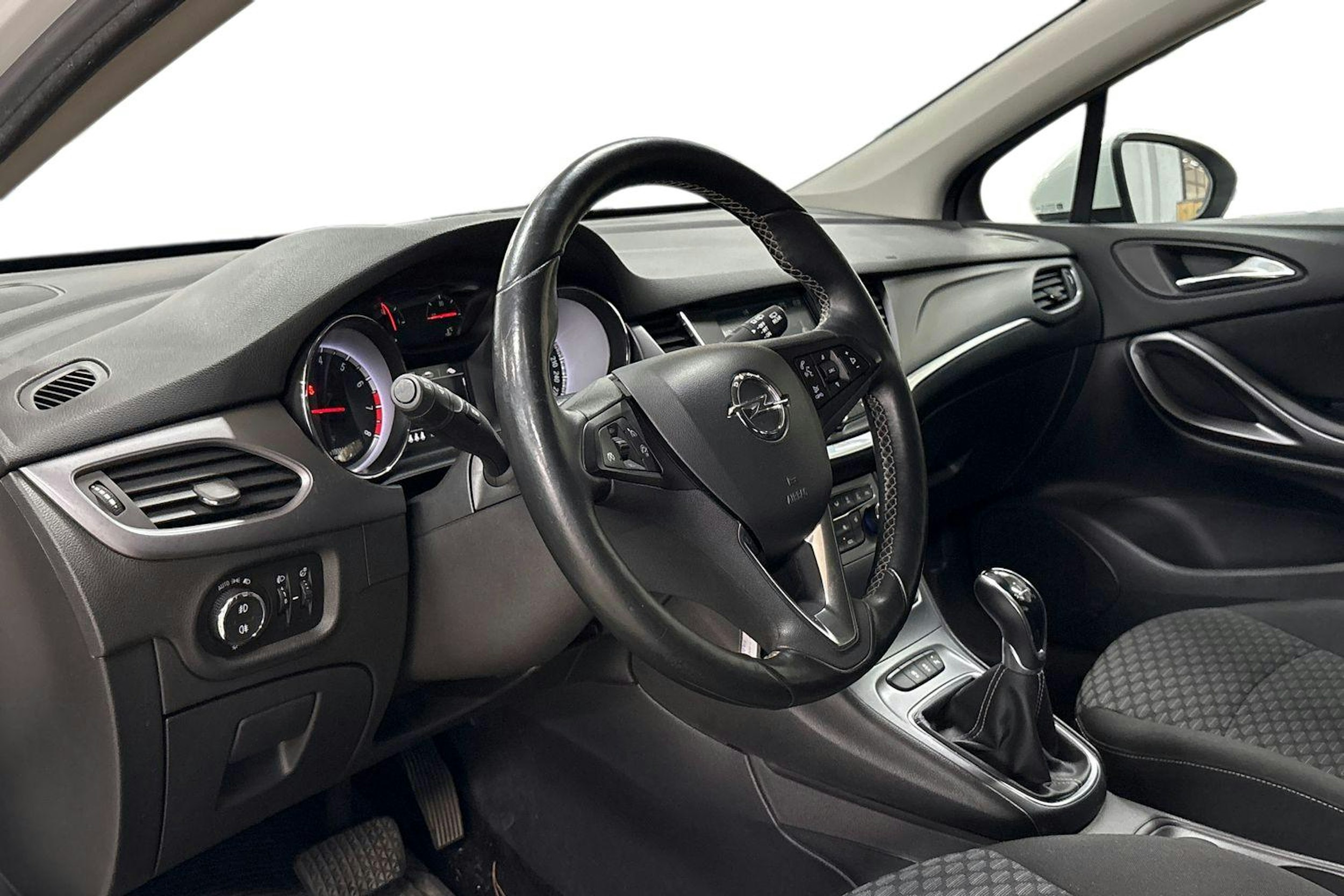 Valkoinen Opel ASTRA 2016 kuva 7.