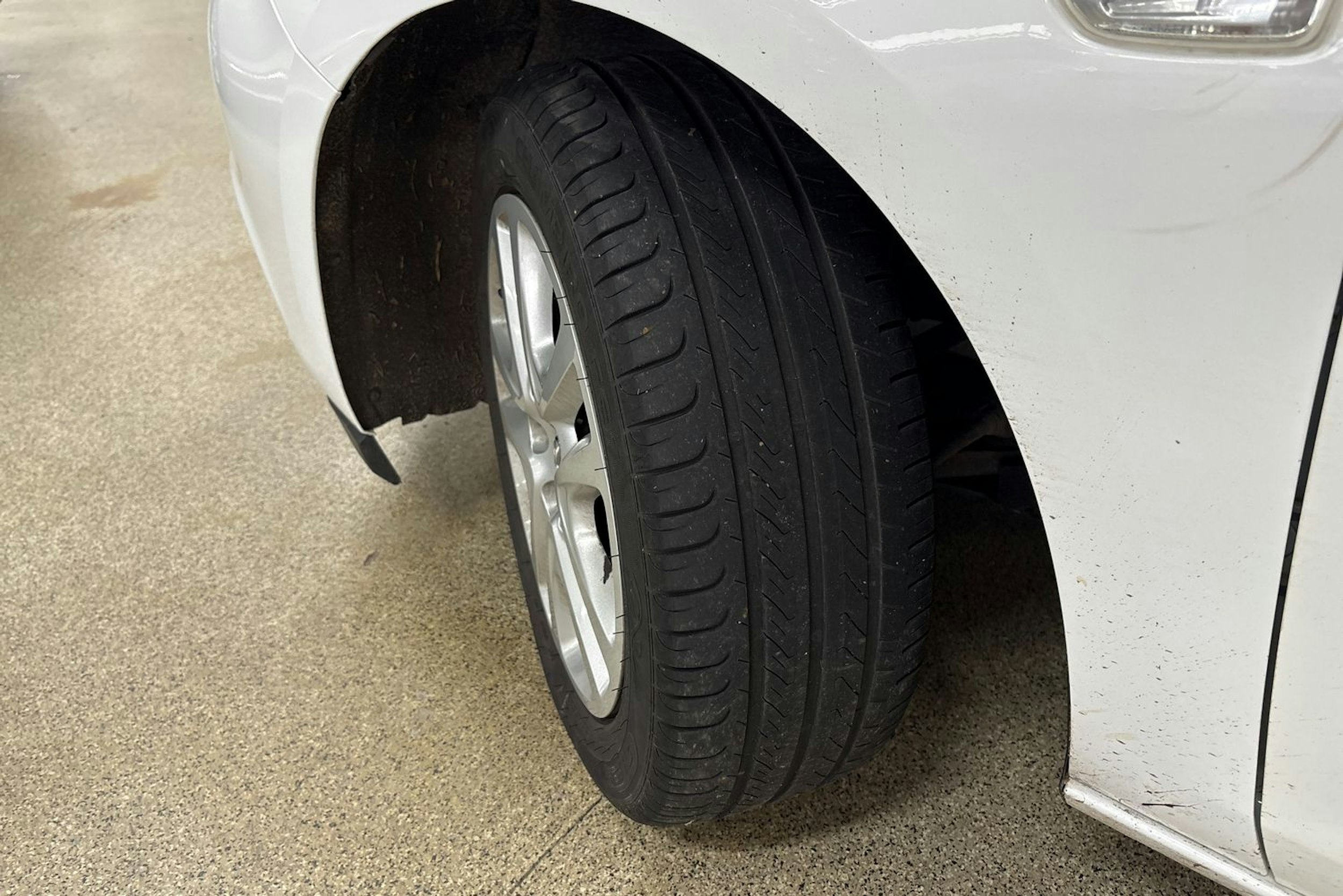 Valkoinen Opel ASTRA 2016 kuva 13.