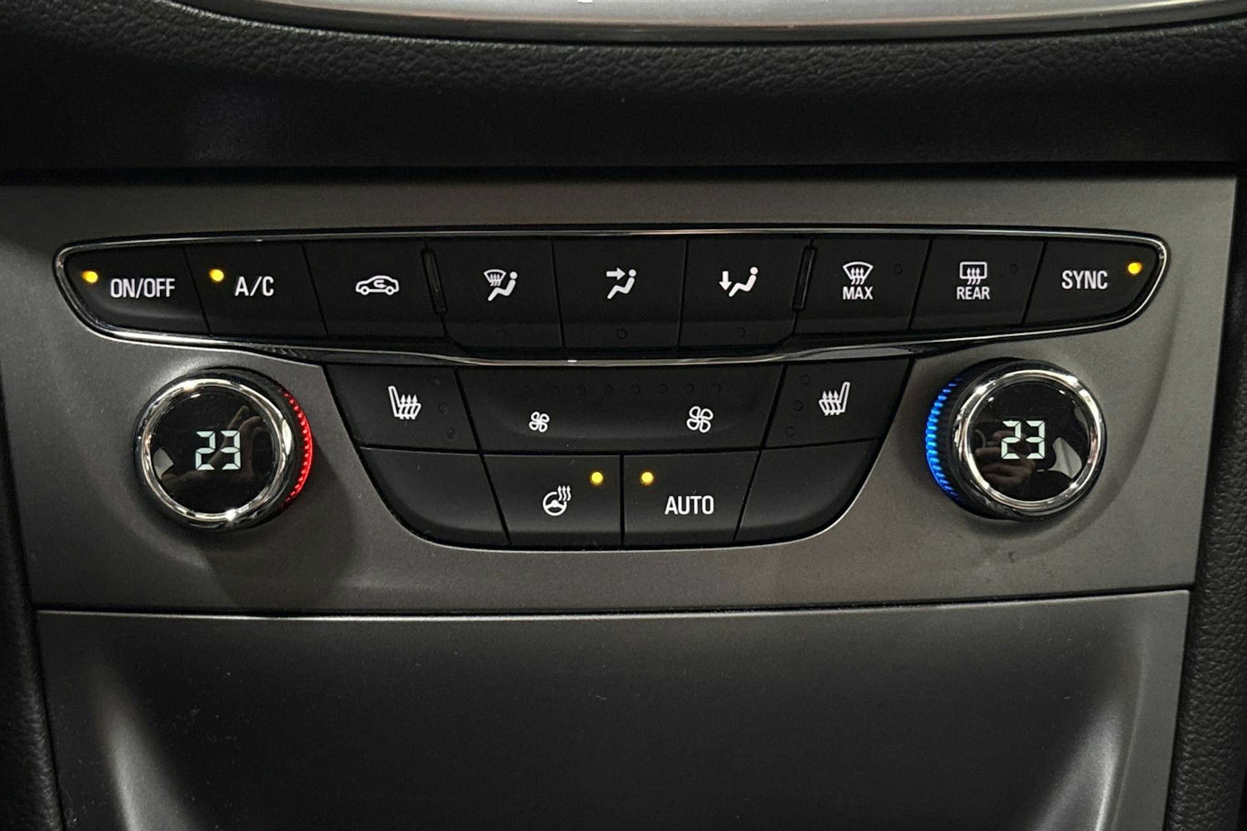 Valkoinen Opel ASTRA 2016 kuva 22.