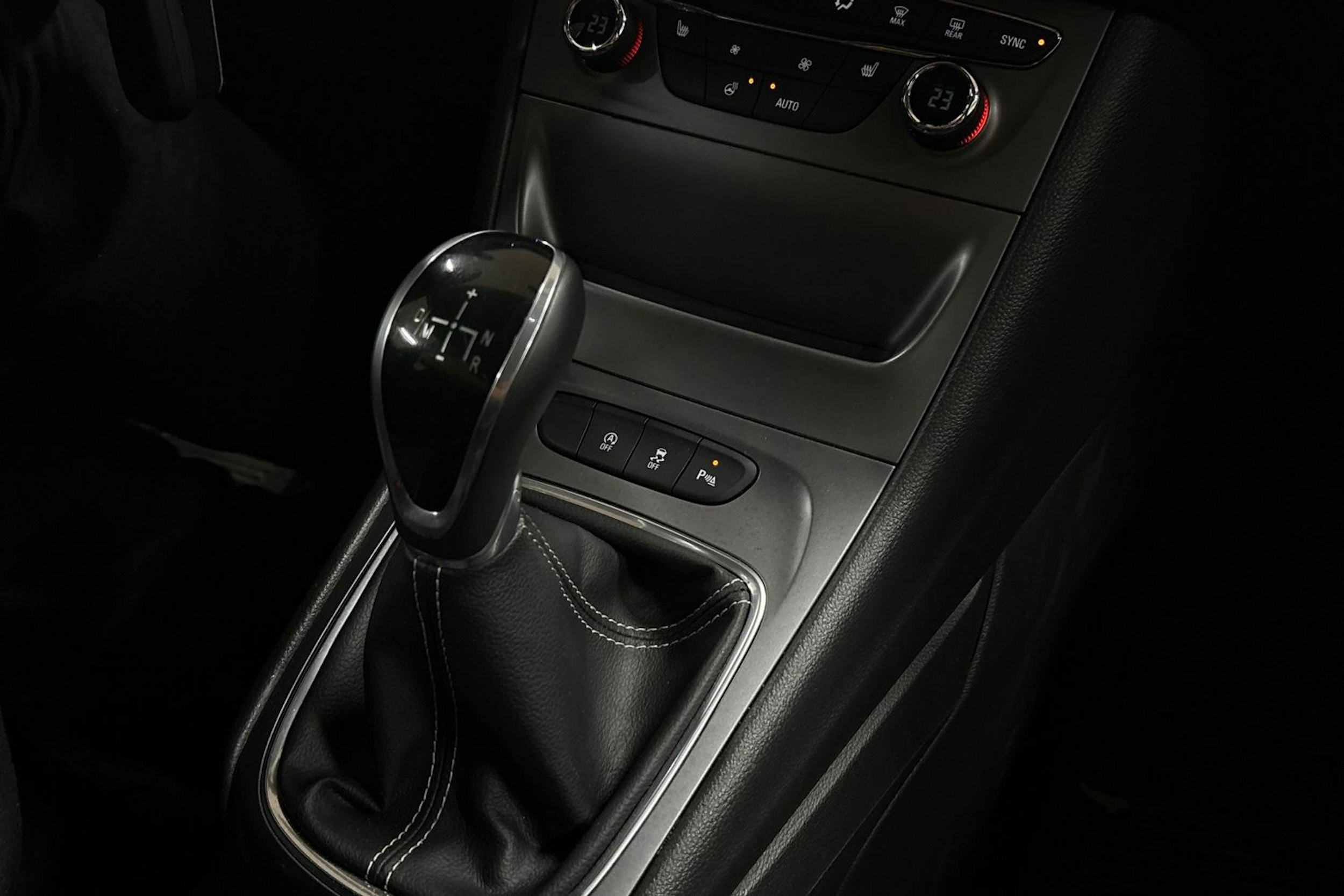 Valkoinen Opel ASTRA 2016 kuva 23.