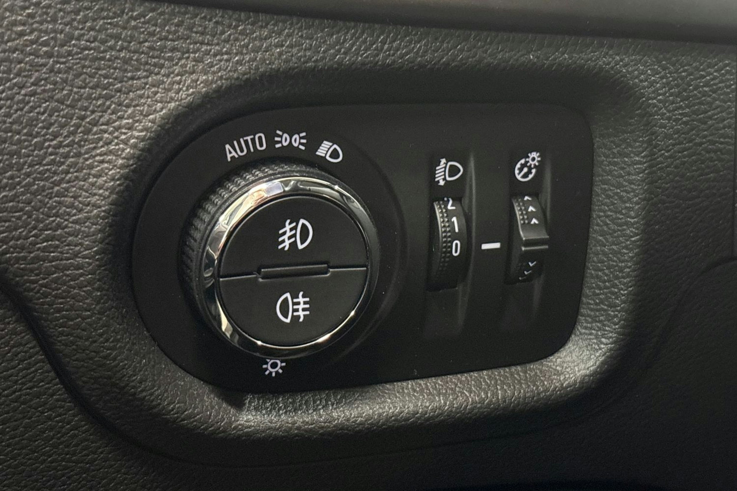 Valkoinen Opel ASTRA 2016 kuva 24.