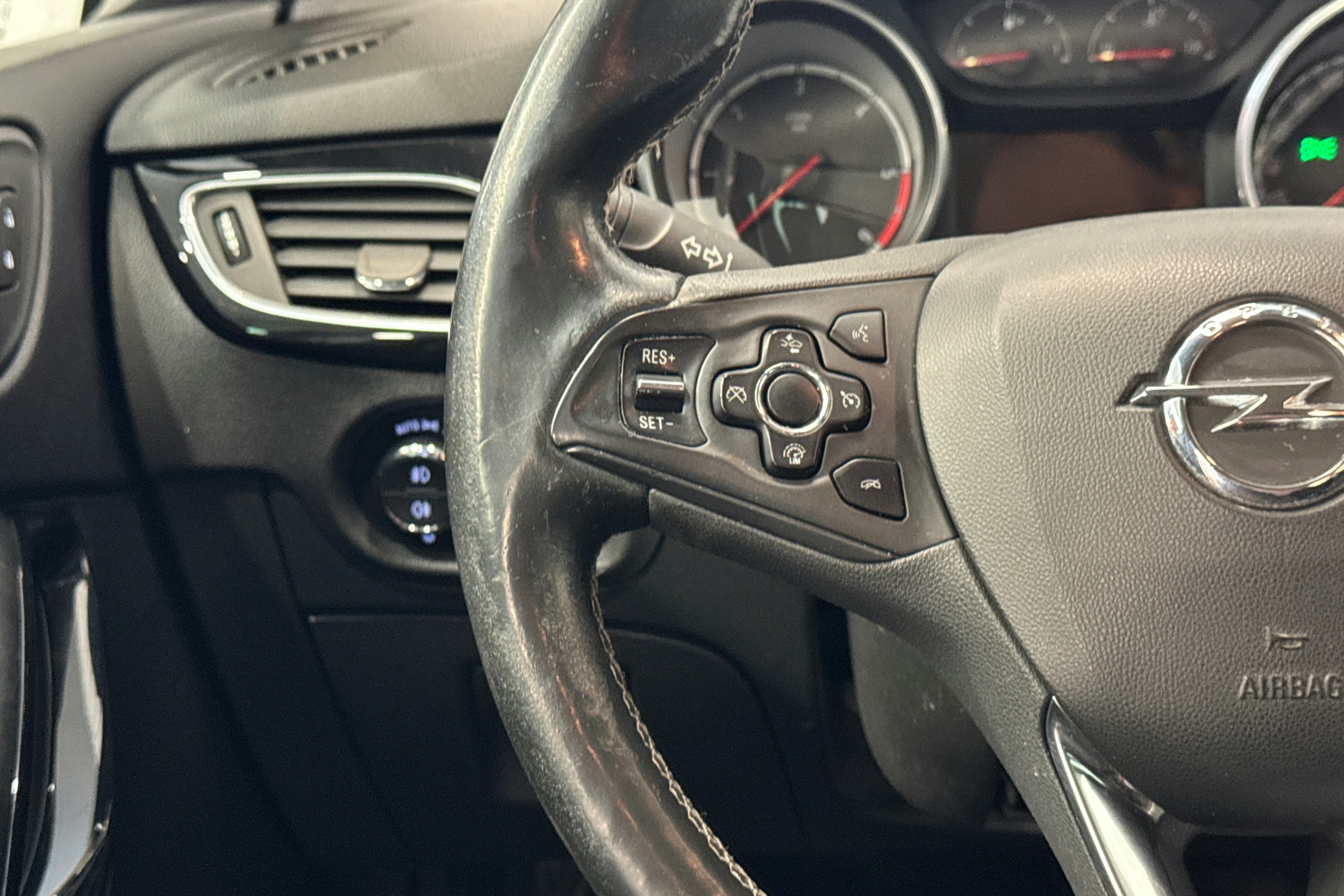 sininen Opel Astra 2016 kuva 12.