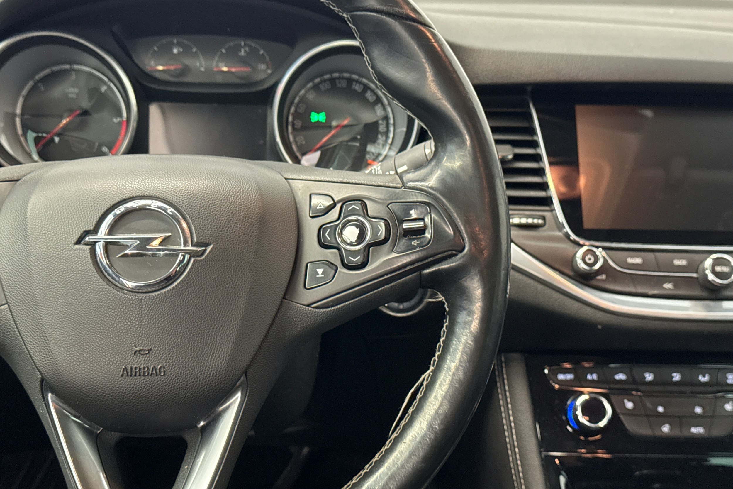 sininen Opel Astra 2016 kuva 13.