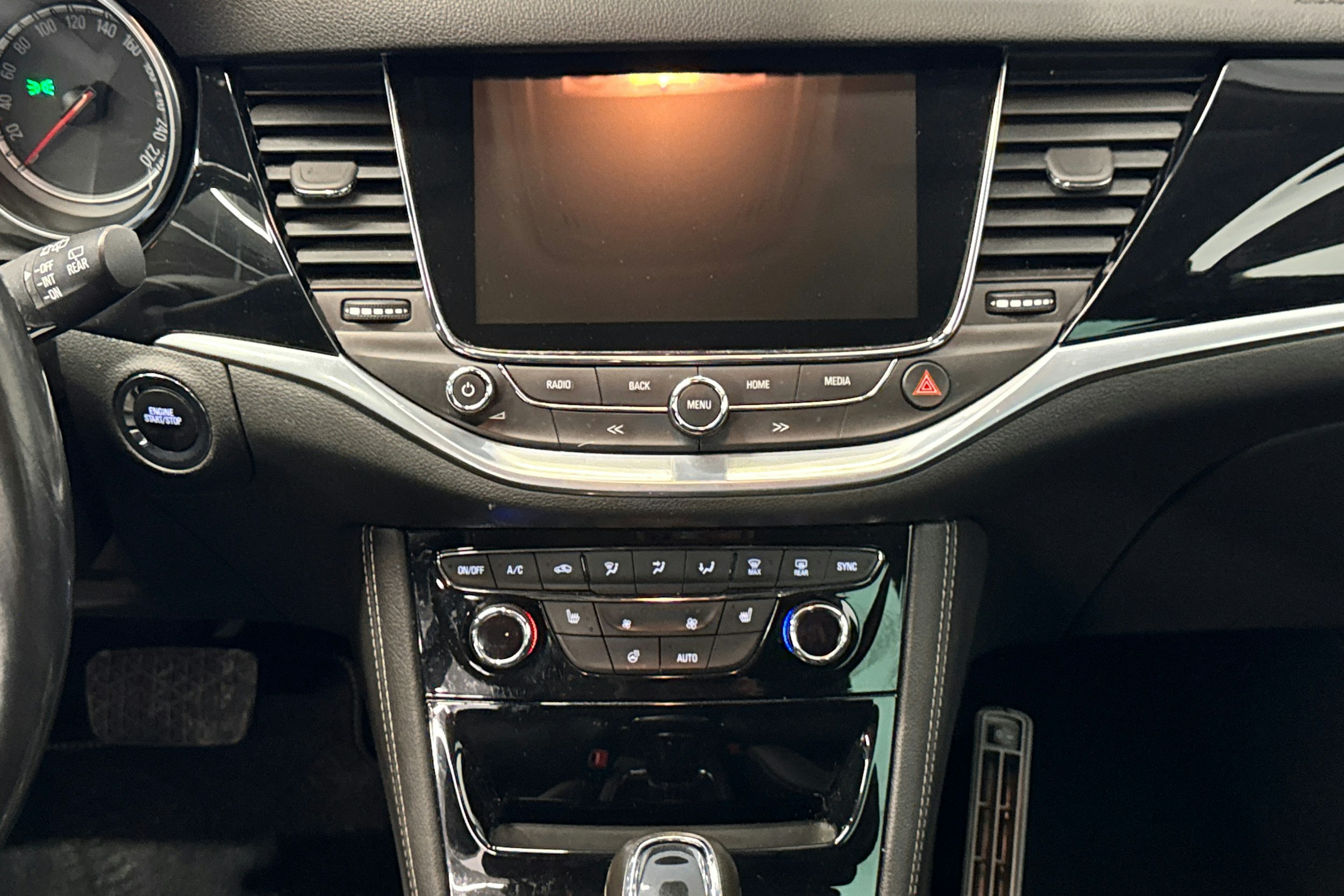 sininen Opel Astra 2016 kuva 14.