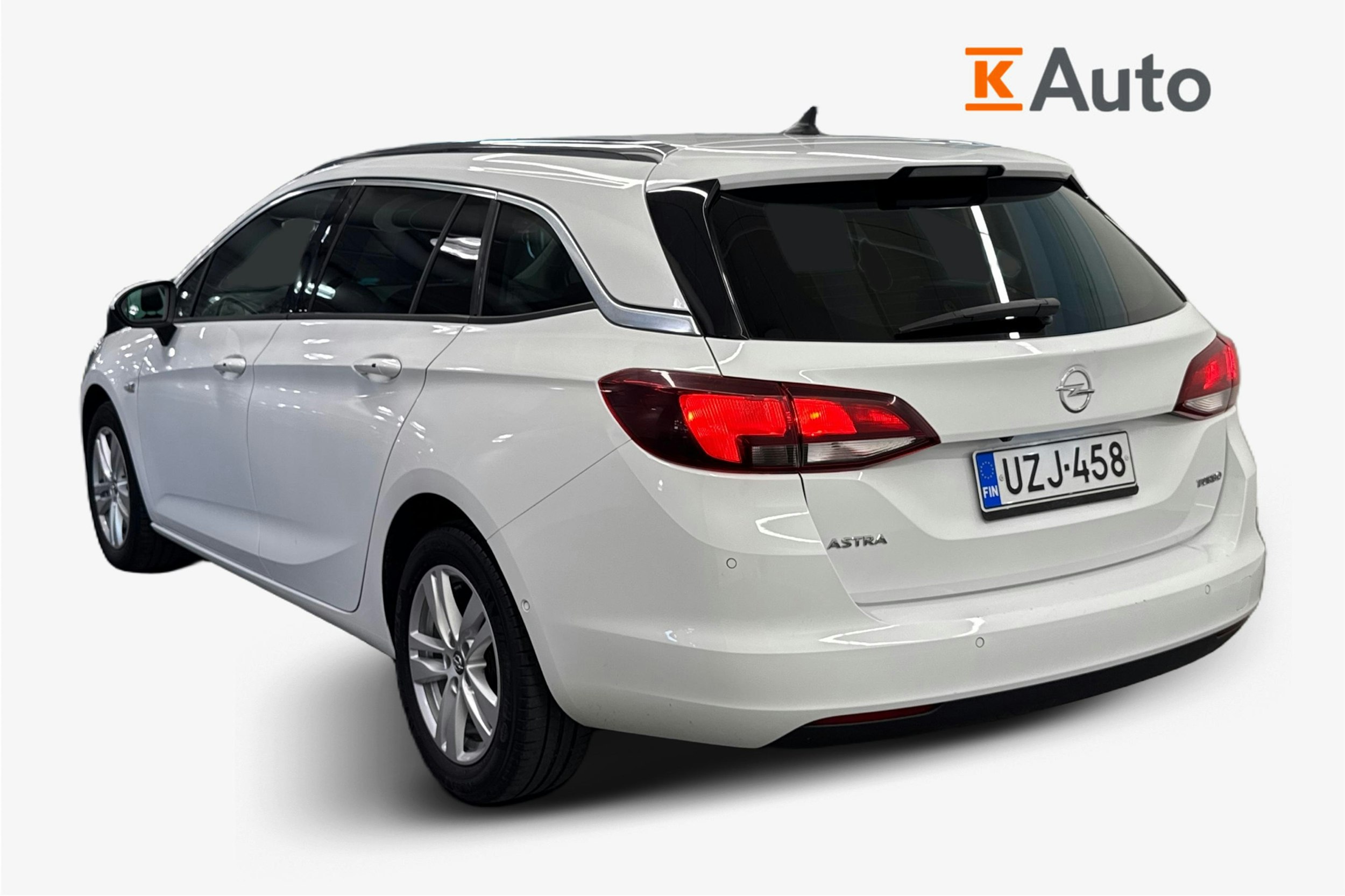 valkoinen Opel Astra 2016 kuva 2.