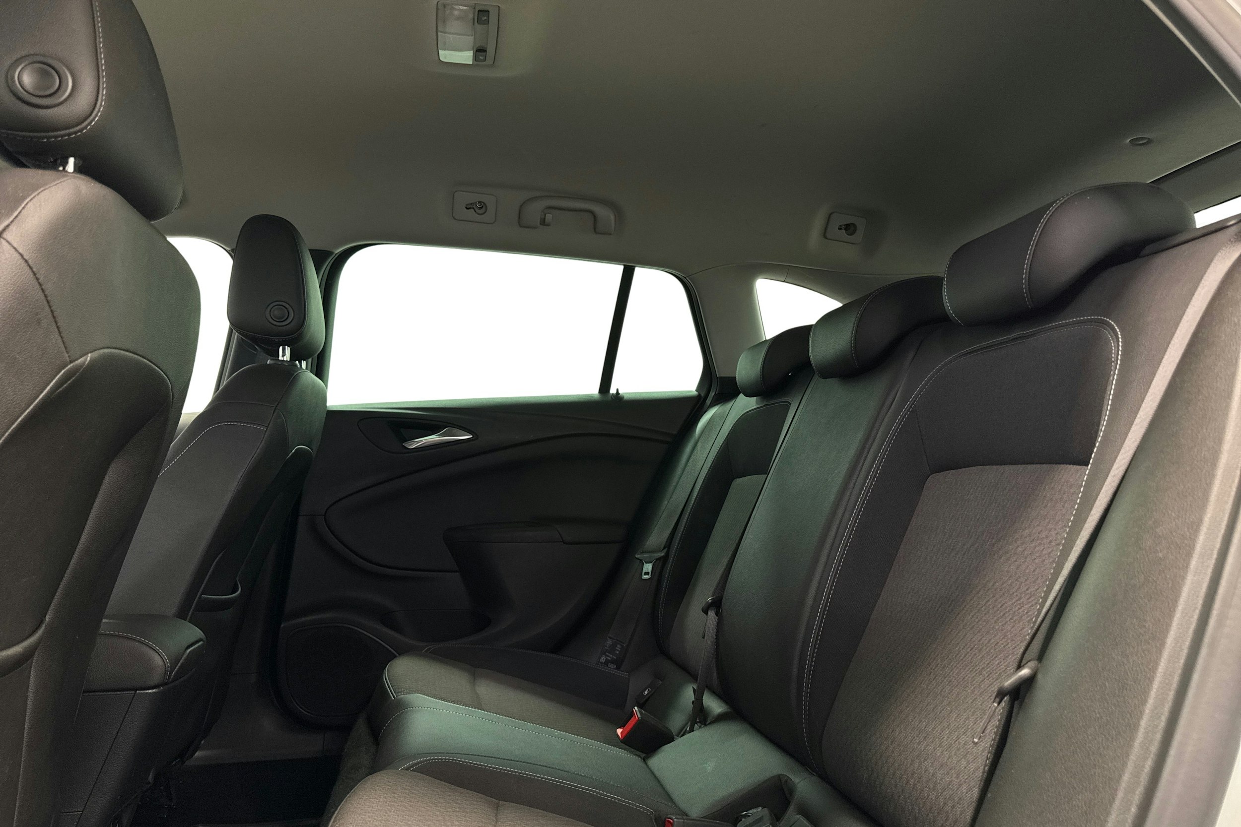 valkoinen Opel Astra 2016 kuva 10.