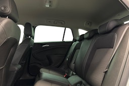 valkoinen Opel Astra 2016 kuva 10.