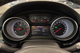 valkoinen Opel Astra 2016 kuva 18.