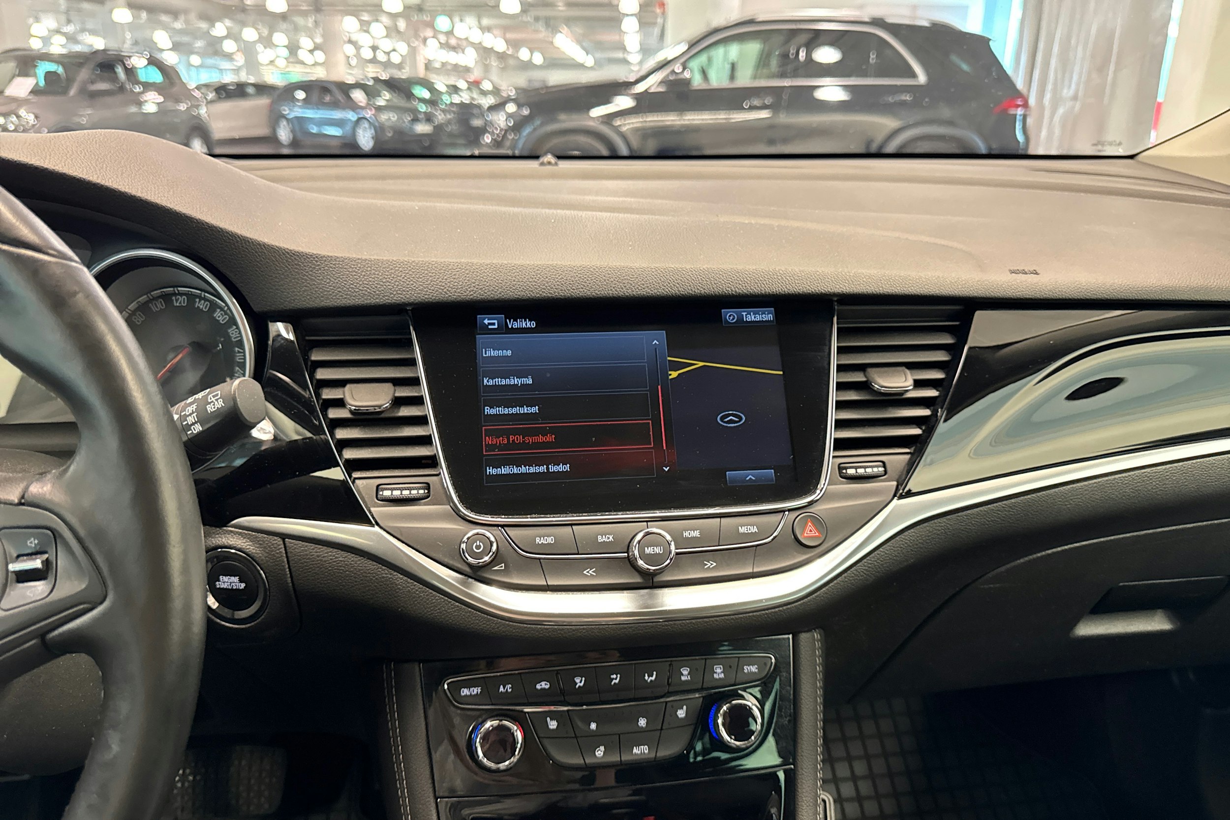 valkoinen Opel Astra 2016 kuva 24.