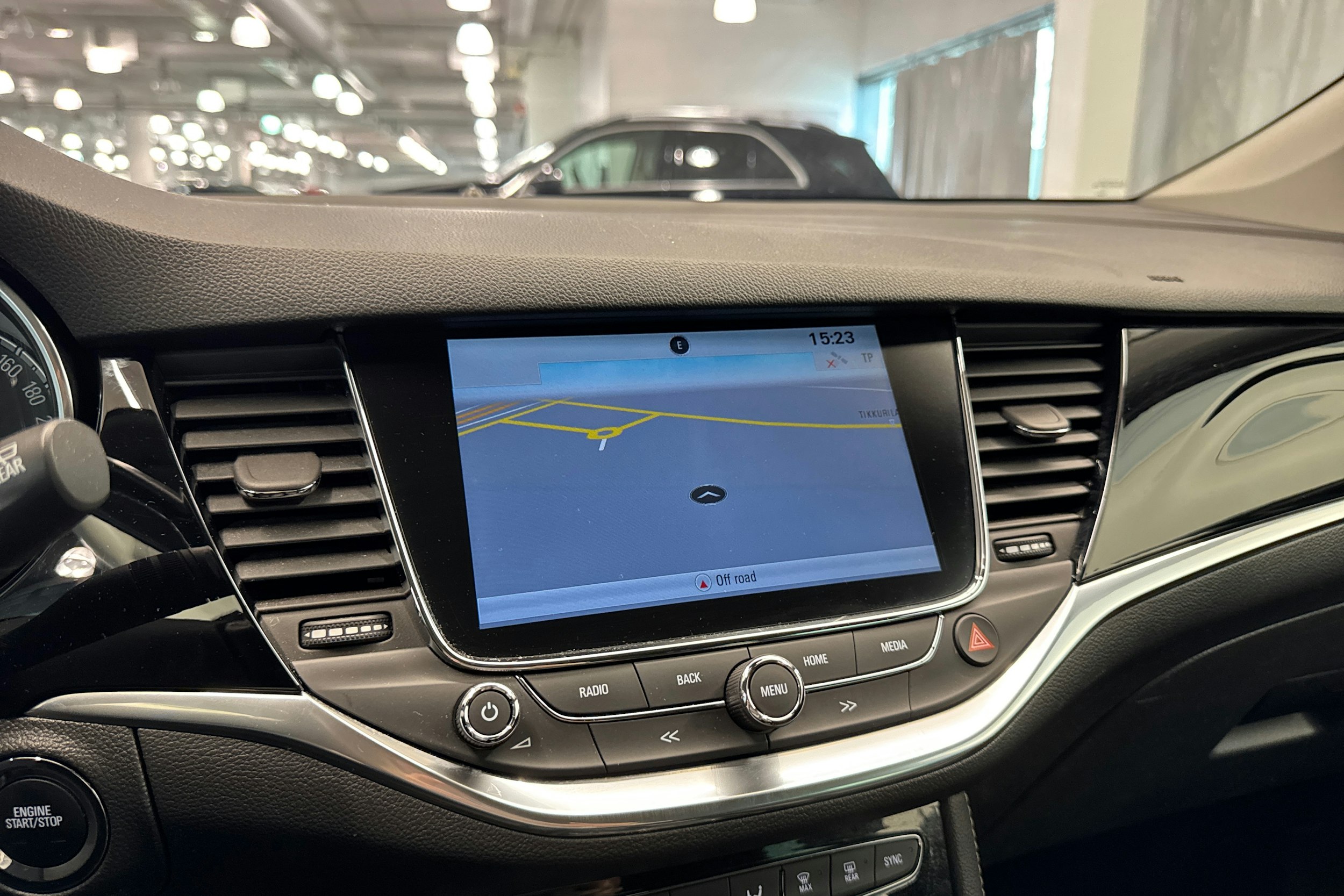 valkoinen Opel Astra 2016 kuva 26.