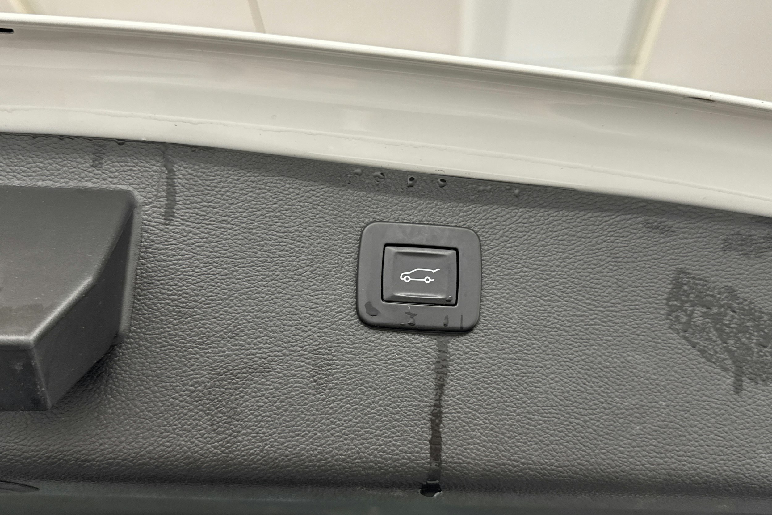 valkoinen Opel Astra 2016 kuva 29.
