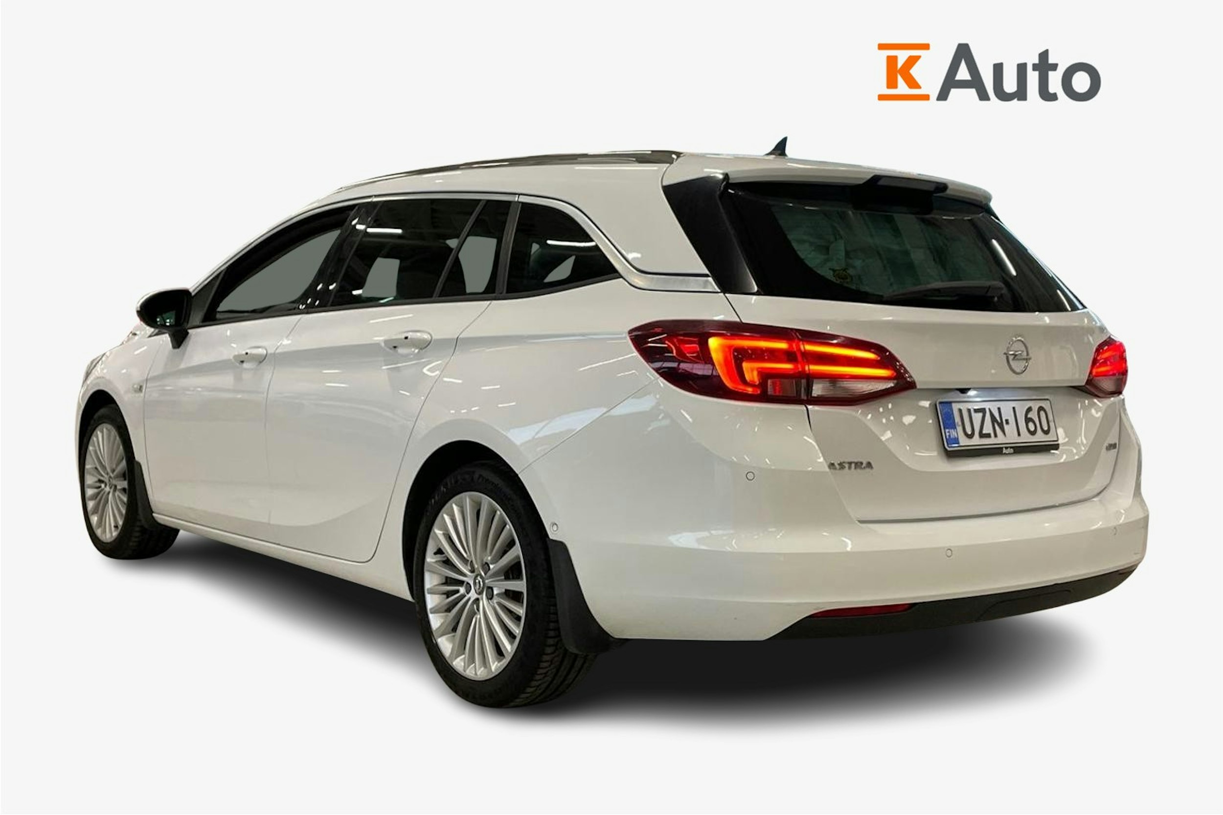 valkoinen Opel Astra 2016 kuva 2.