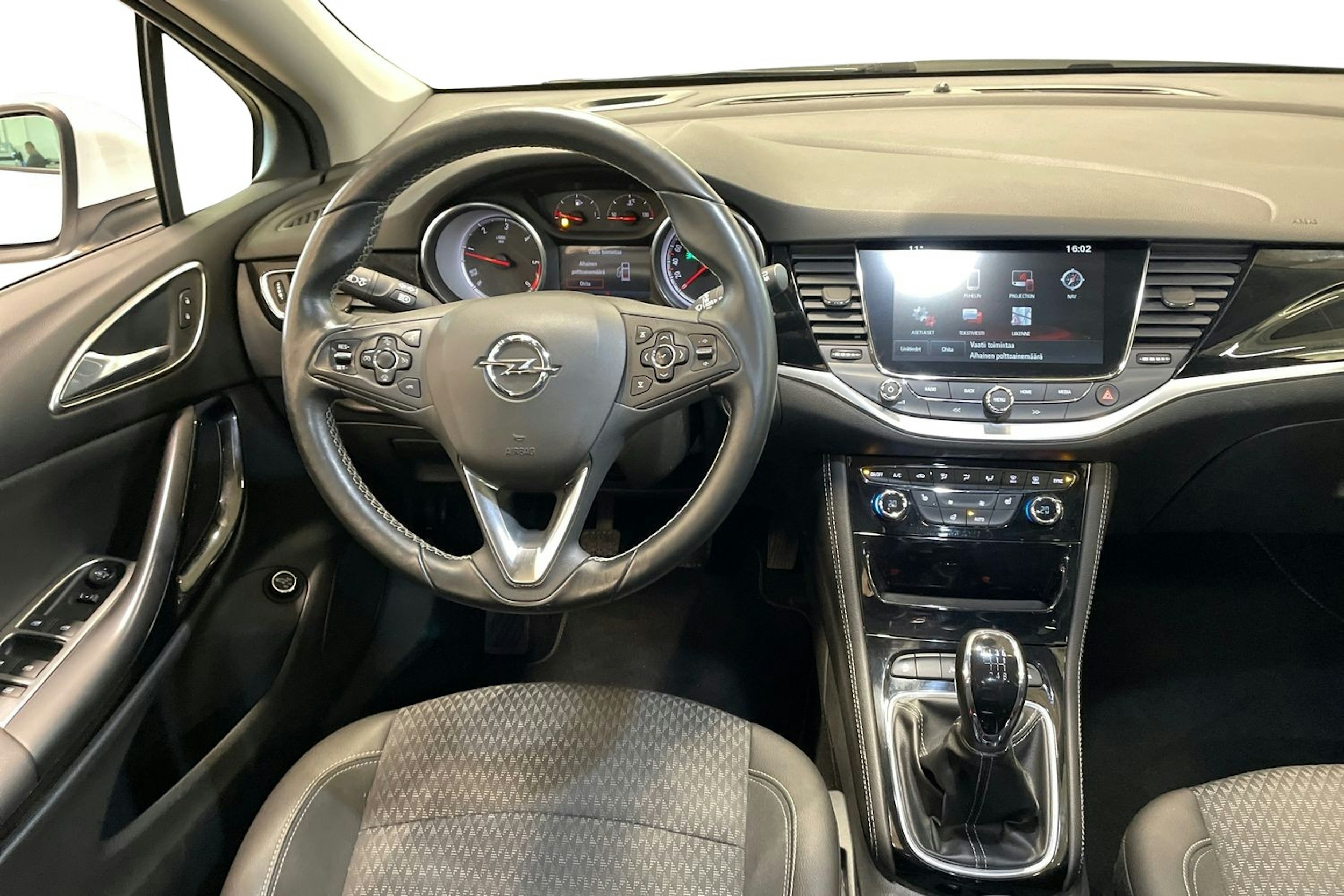 valkoinen Opel Astra 2016 kuva 9.