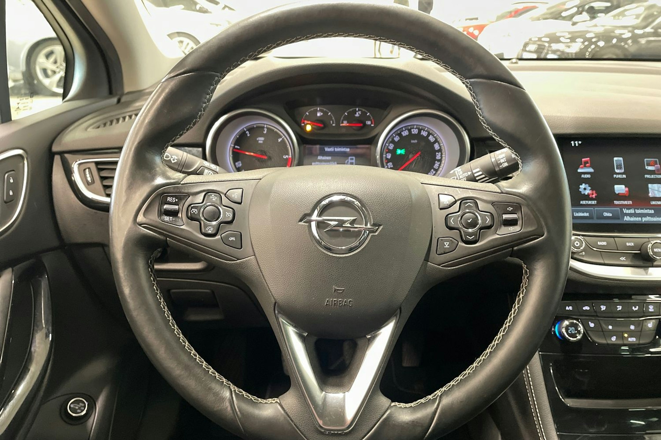 valkoinen Opel Astra 2016 kuva 14.