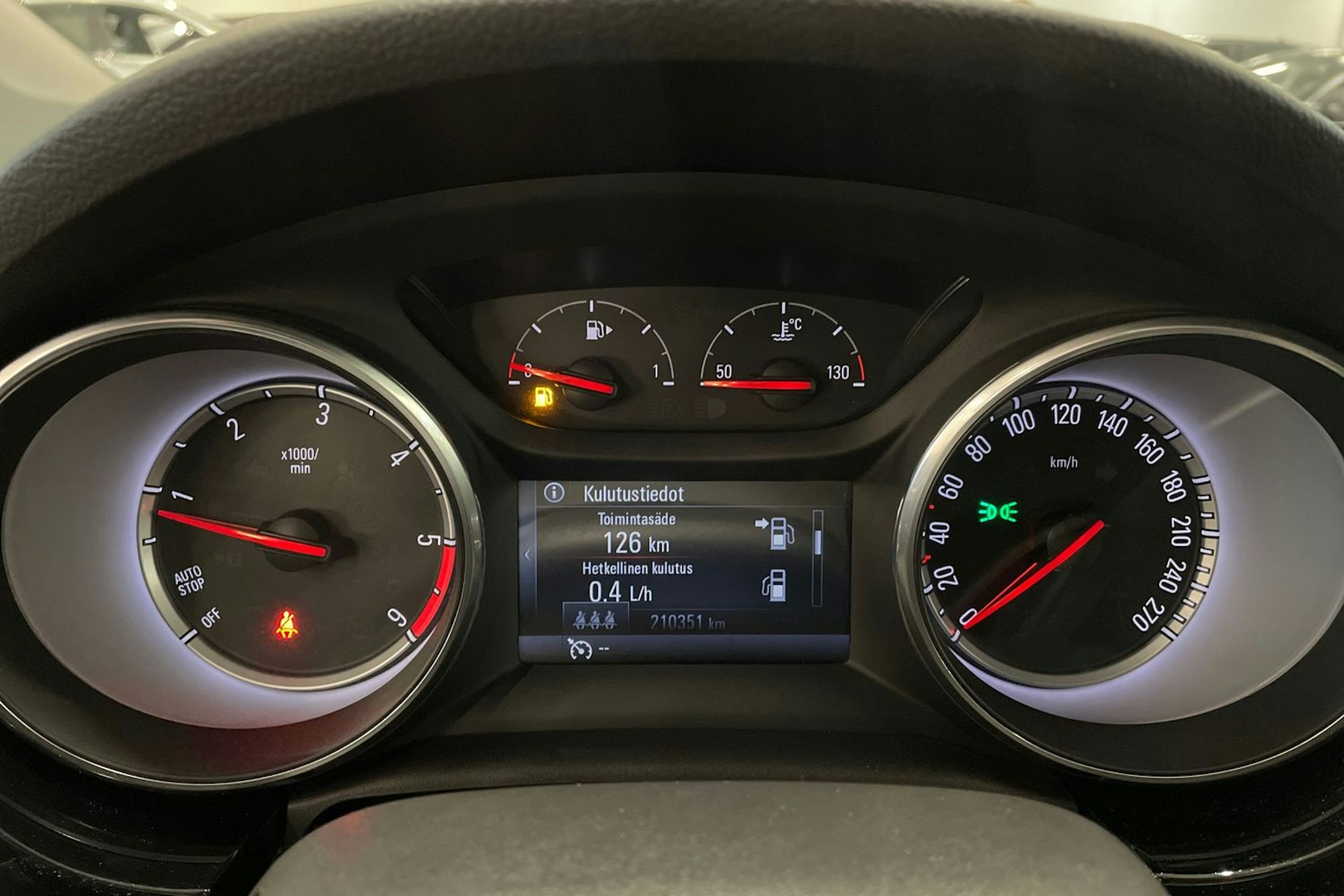 valkoinen Opel Astra 2016 kuva 17.