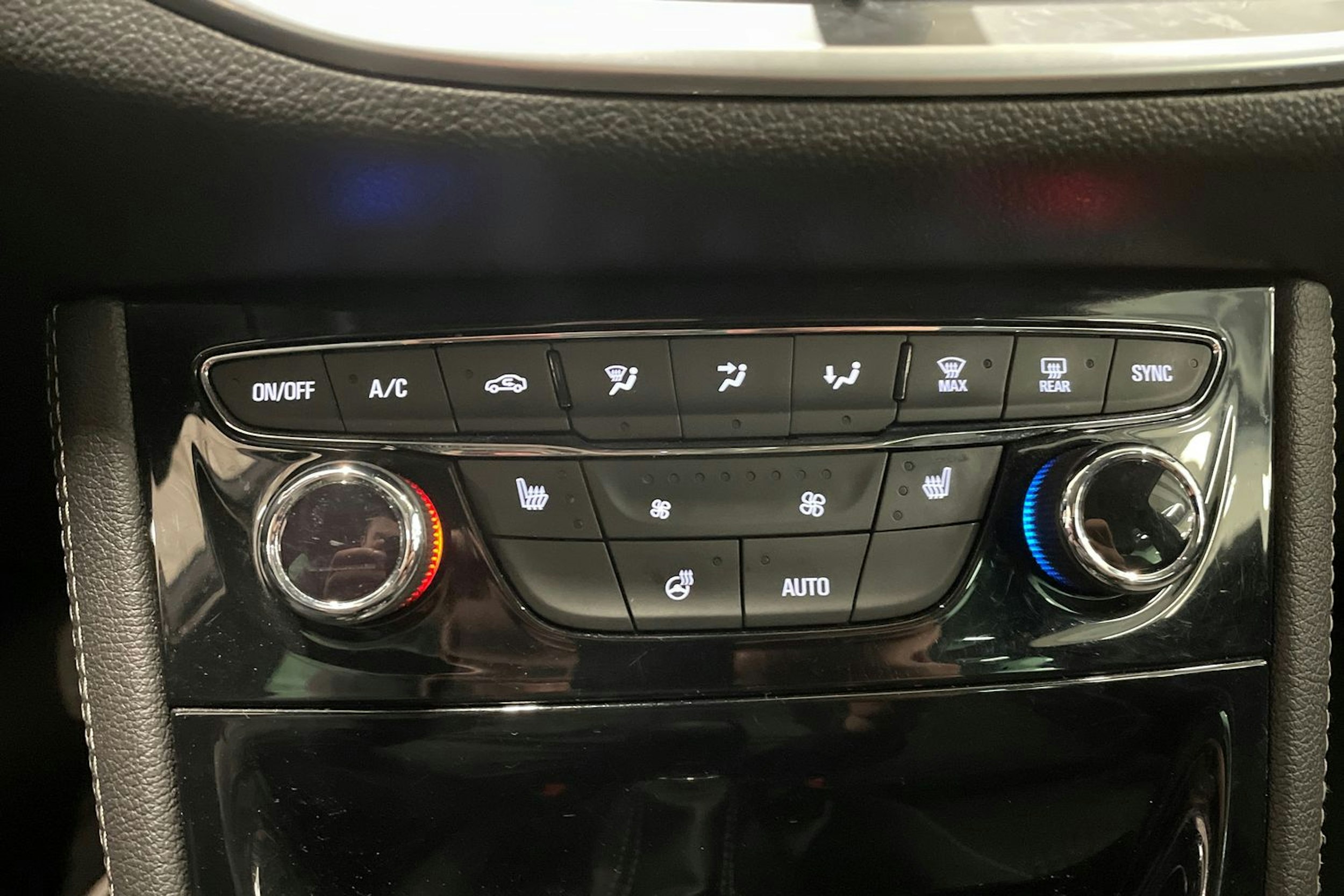 valkoinen Opel Astra 2016 kuva 24.
