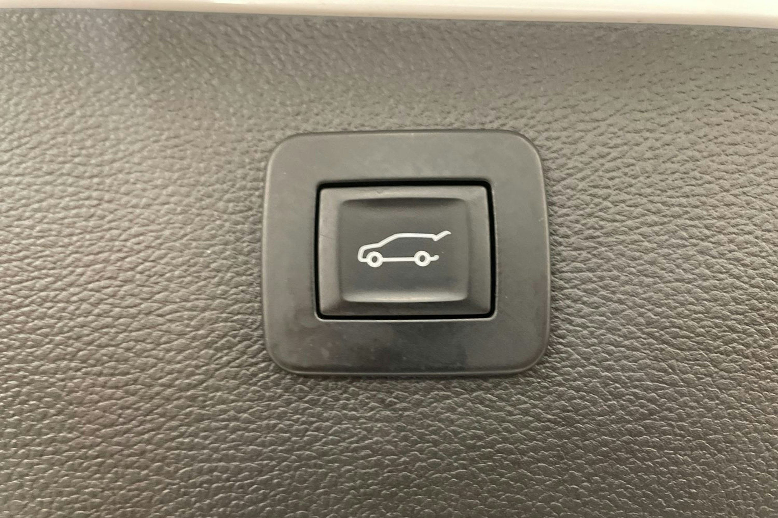 valkoinen Opel Astra 2016 kuva 34.