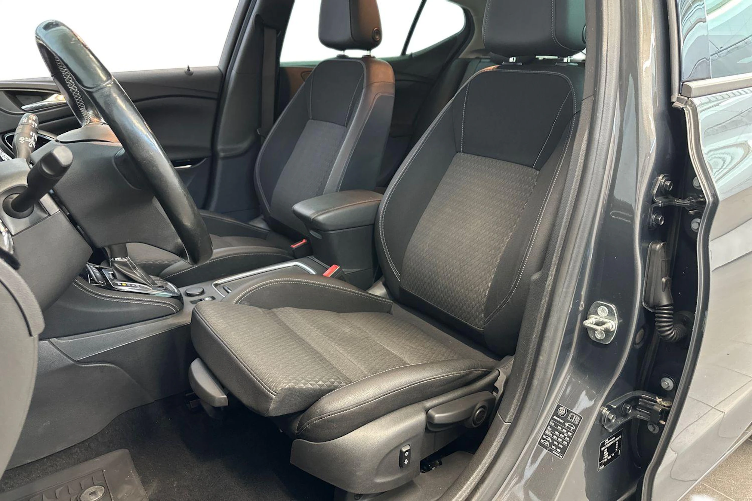 harmaa Opel Astra 2016 kuva 7.