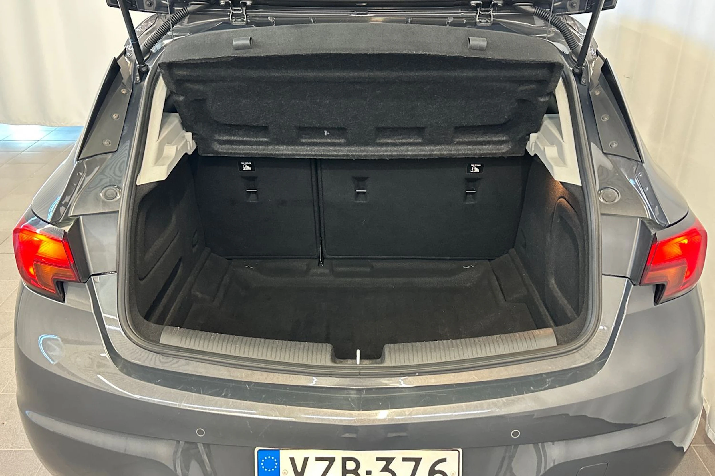 harmaa Opel Astra 2016 kuva 12.