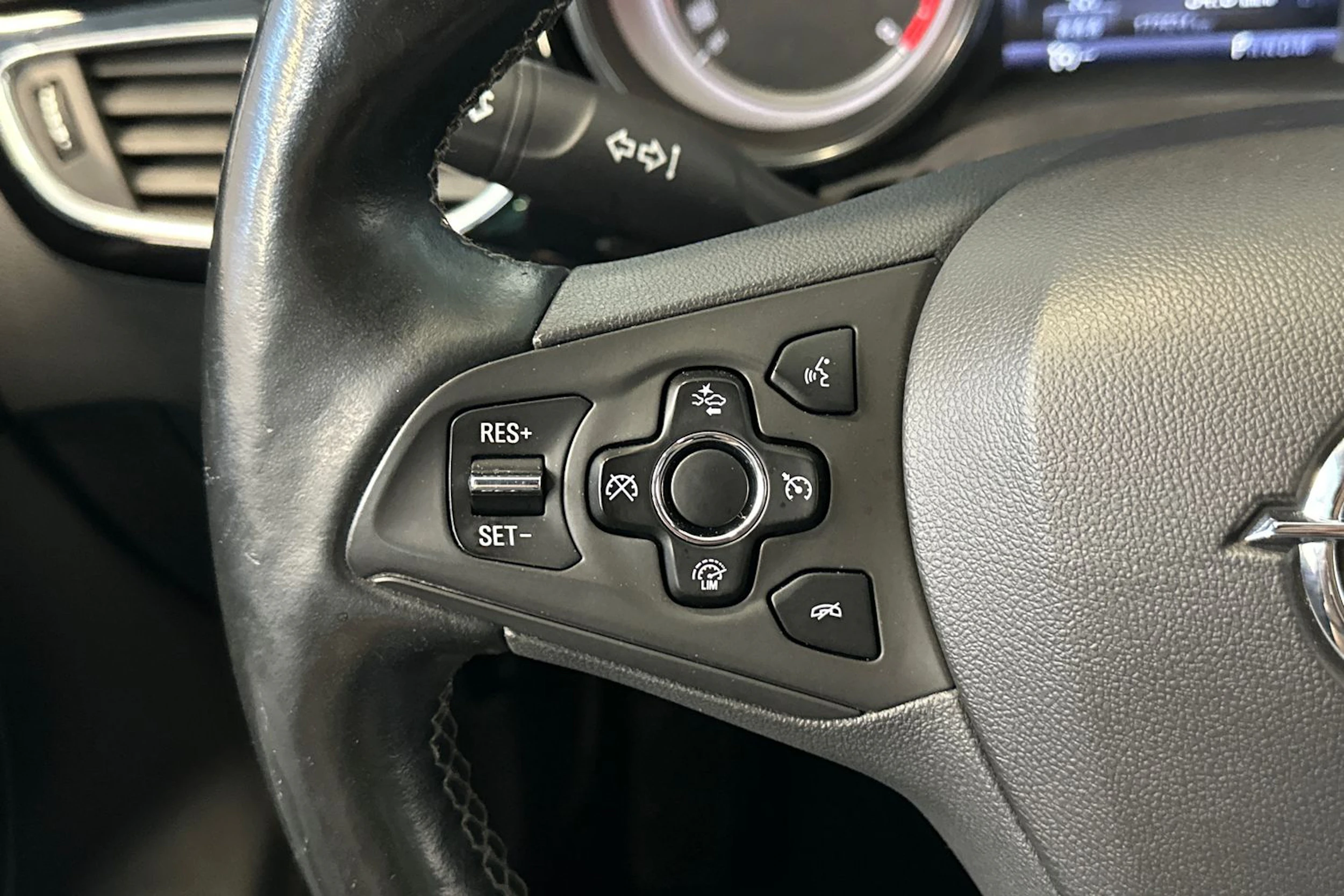 harmaa Opel Astra 2016 kuva 15.