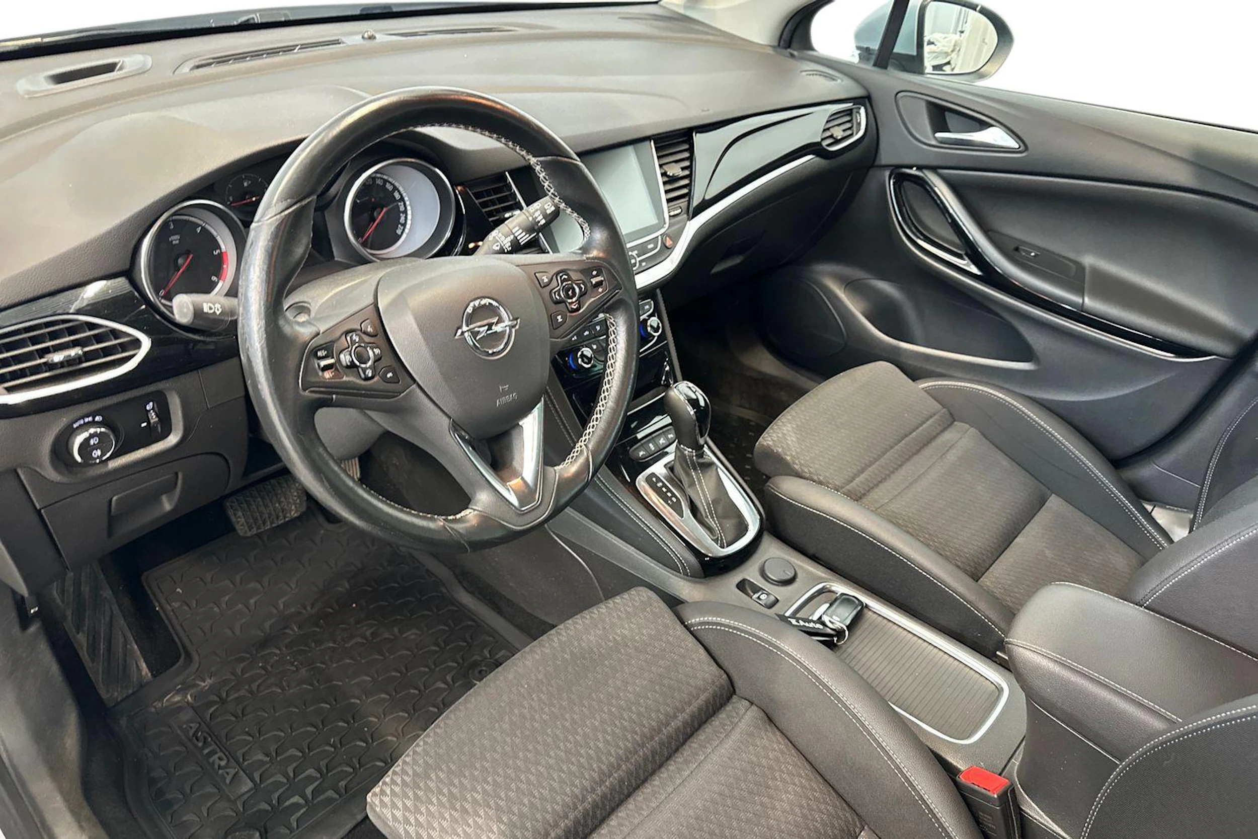 hopea Opel Astra 2016 kuva 8.