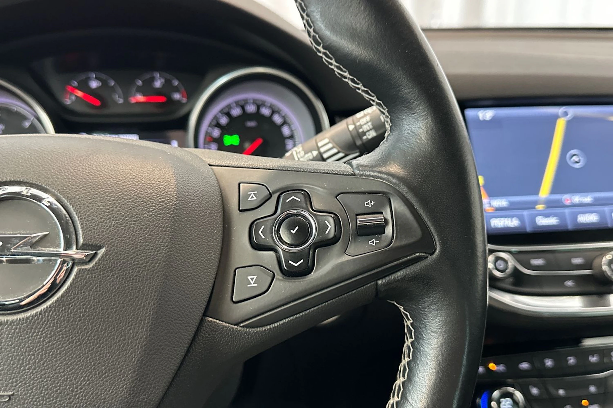 hopea Opel Astra 2016 kuva 18.