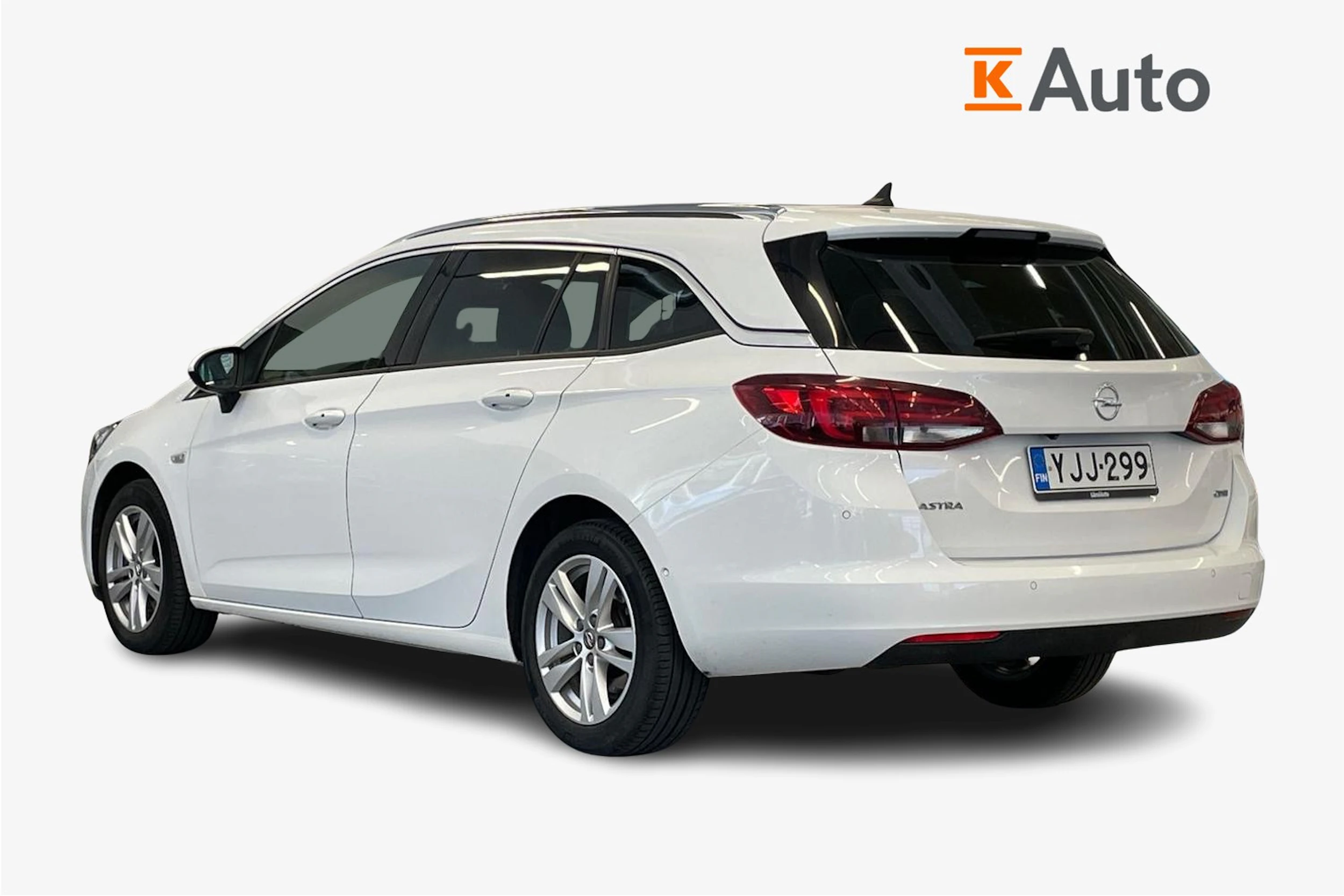 valkoinen Opel Astra 2016 kuva 2.