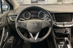 valkoinen Opel Astra 2017 kuva 13.