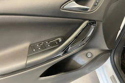 valkoinen Opel Astra 2017 kuva 16.