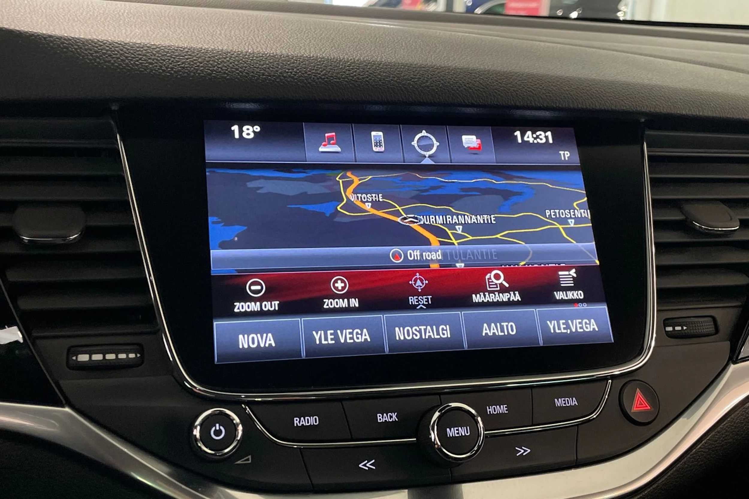 valkoinen Opel Astra 2017 kuva 18.