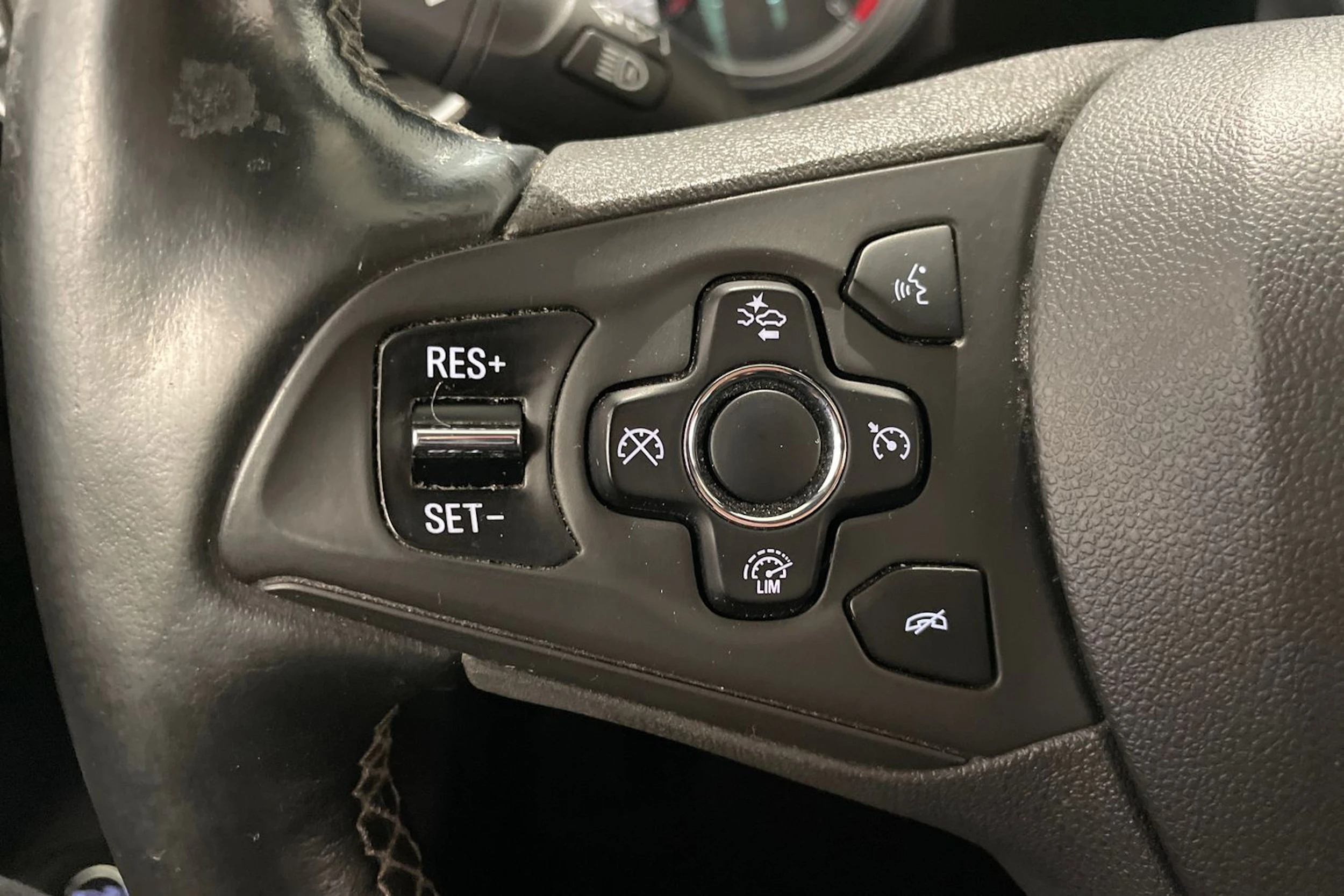 valkoinen Opel Astra 2017 kuva 21.