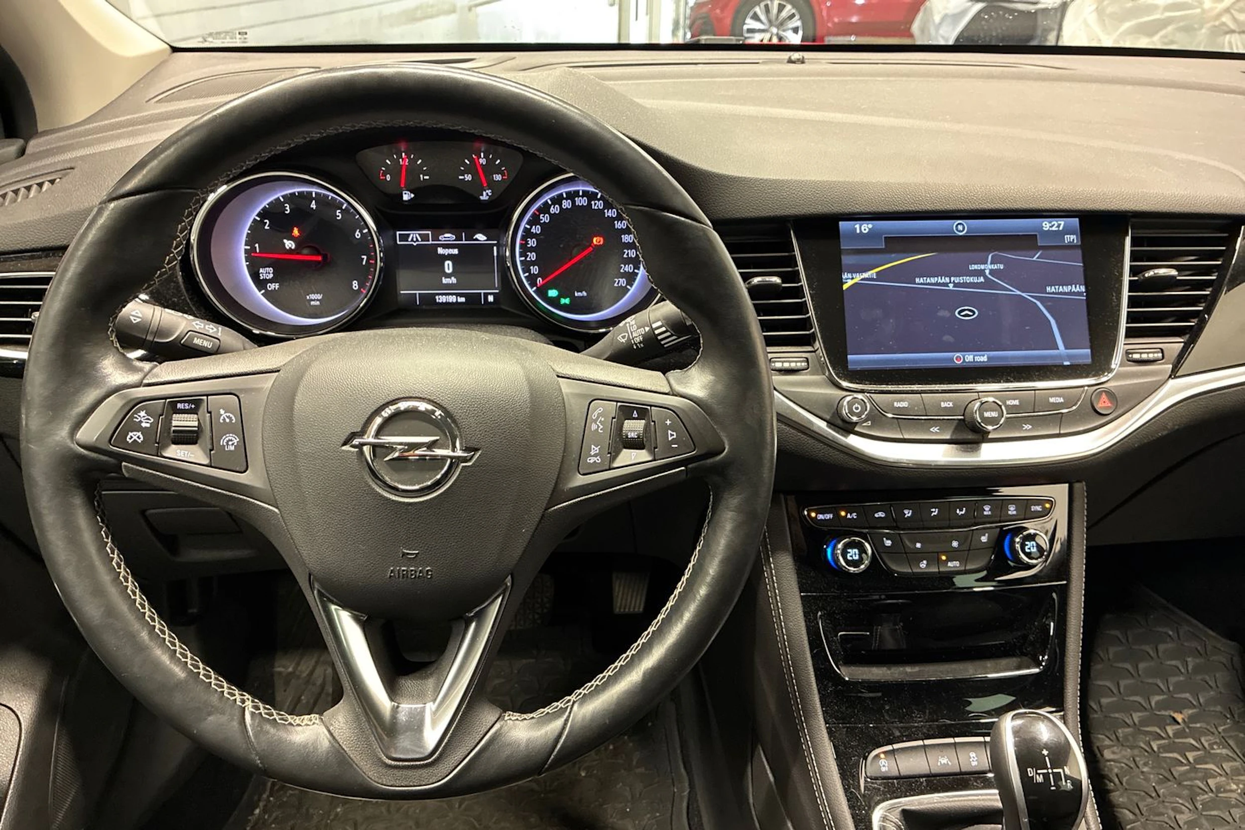 punainen Opel Astra 2017 kuva 4.