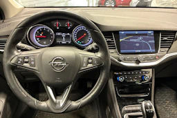 punainen Opel Astra 2017 kuva 4.