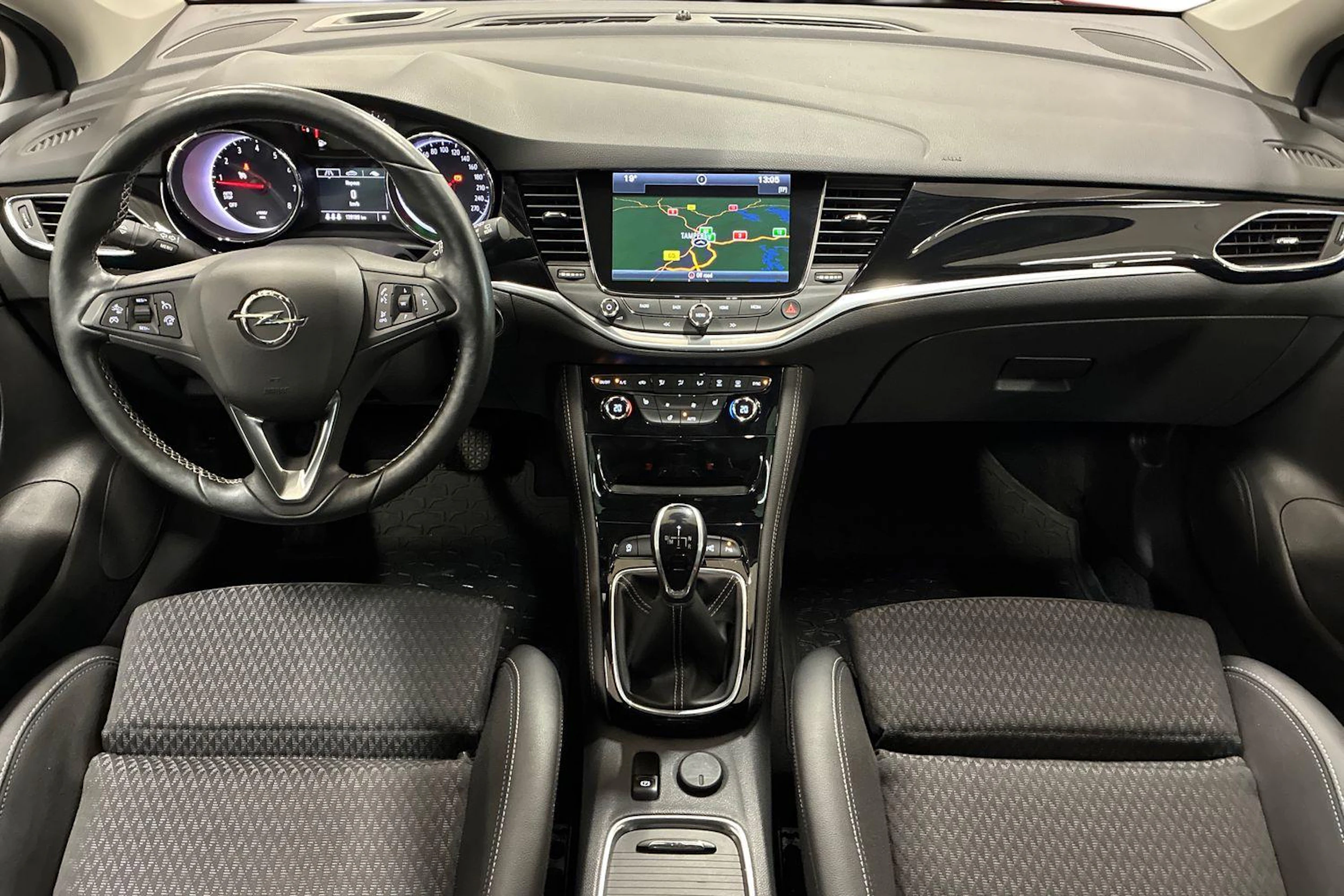 punainen Opel Astra 2017 kuva 7.