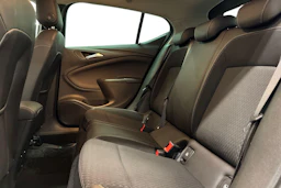 punainen Opel Astra 2017 kuva 8.
