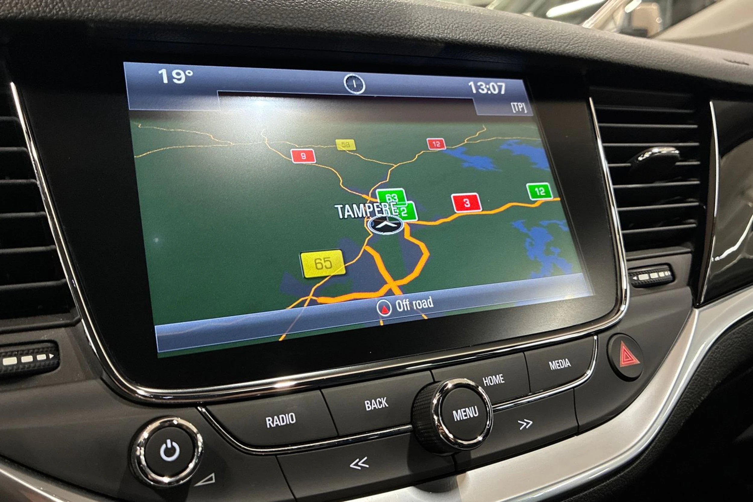 punainen Opel Astra 2017 kuva 22.