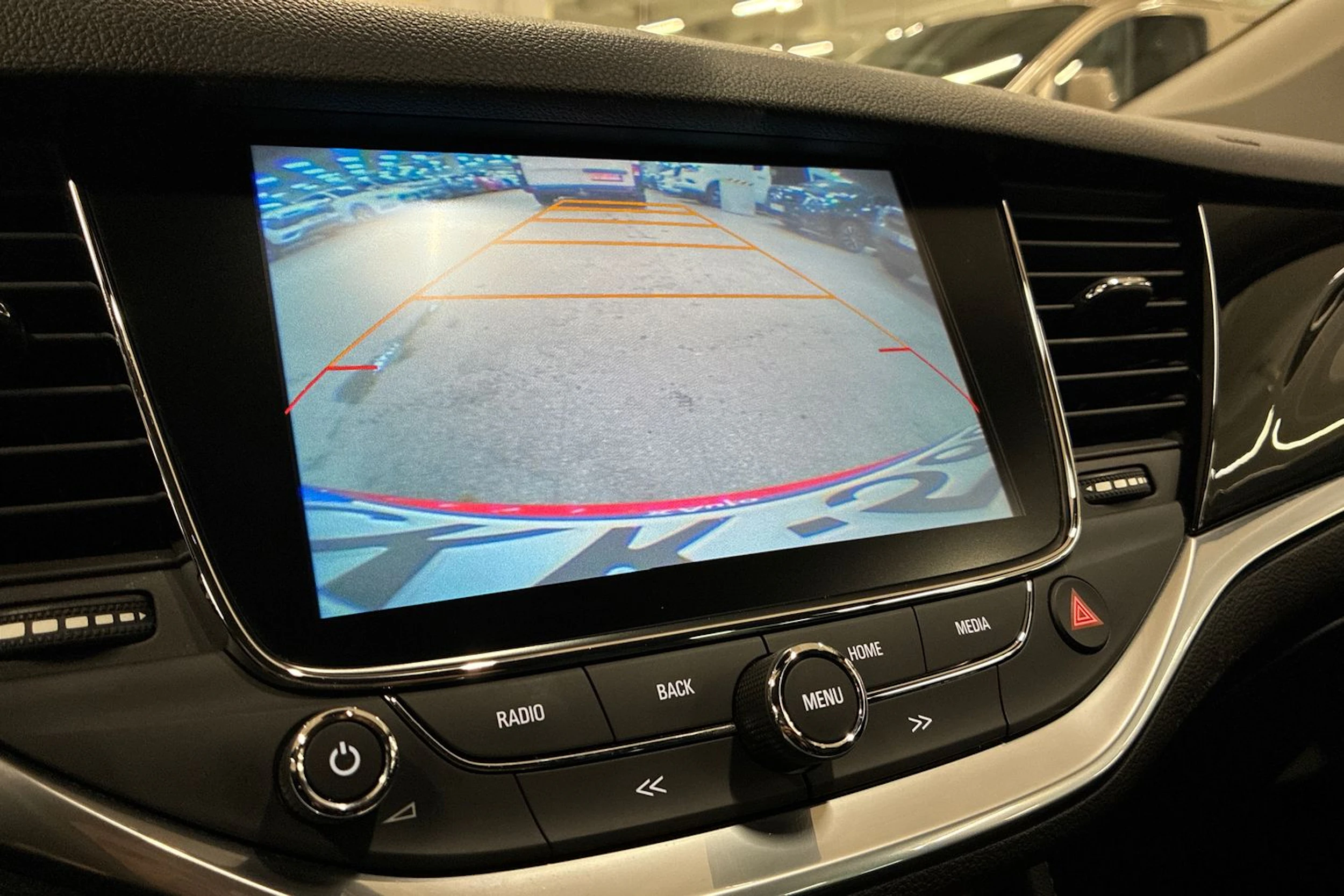 punainen Opel Astra 2017 kuva 23.
