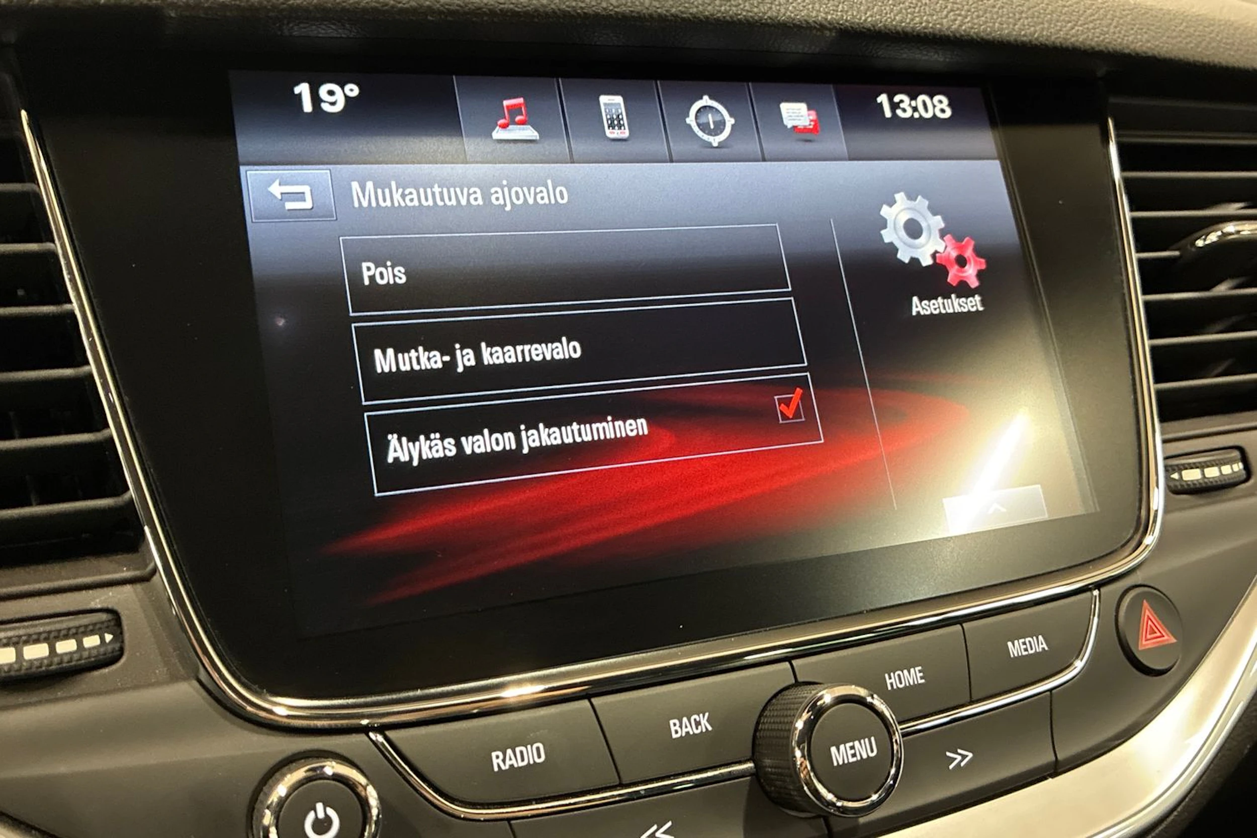 punainen Opel Astra 2017 kuva 25.