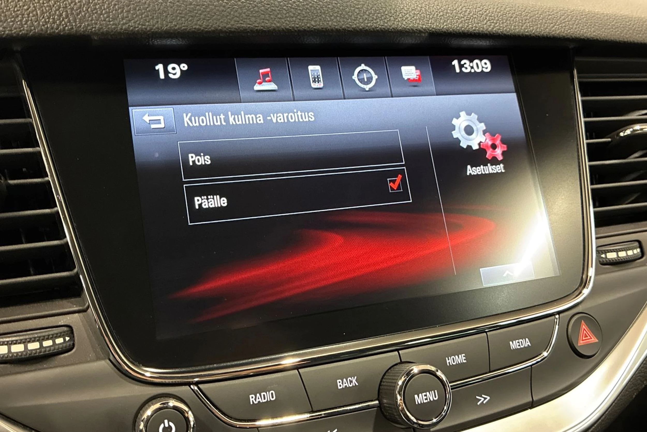 punainen Opel Astra 2017 kuva 26.