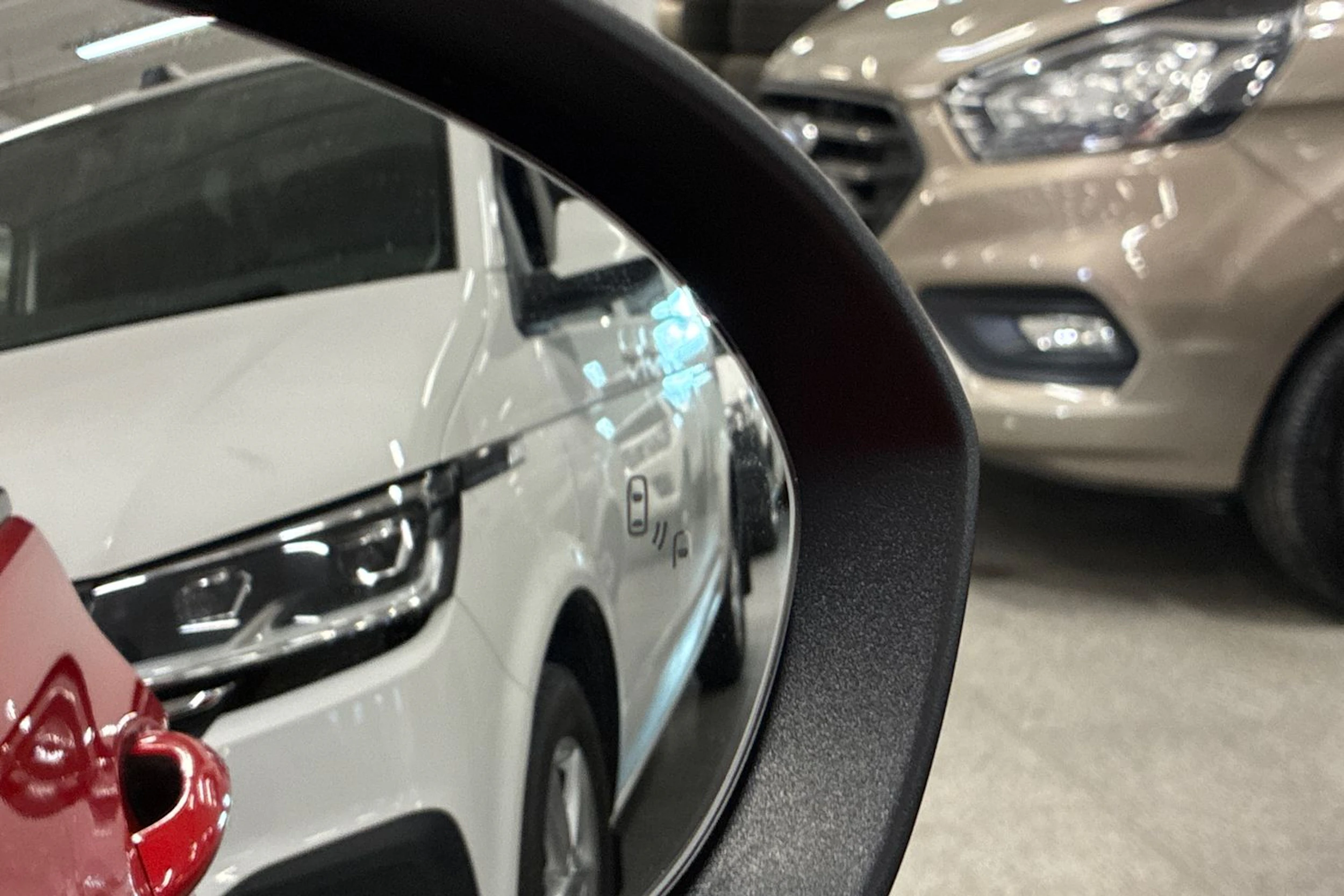 punainen Opel Astra 2017 kuva 32.
