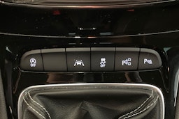 punainen Opel Astra 2017 kuva 16.