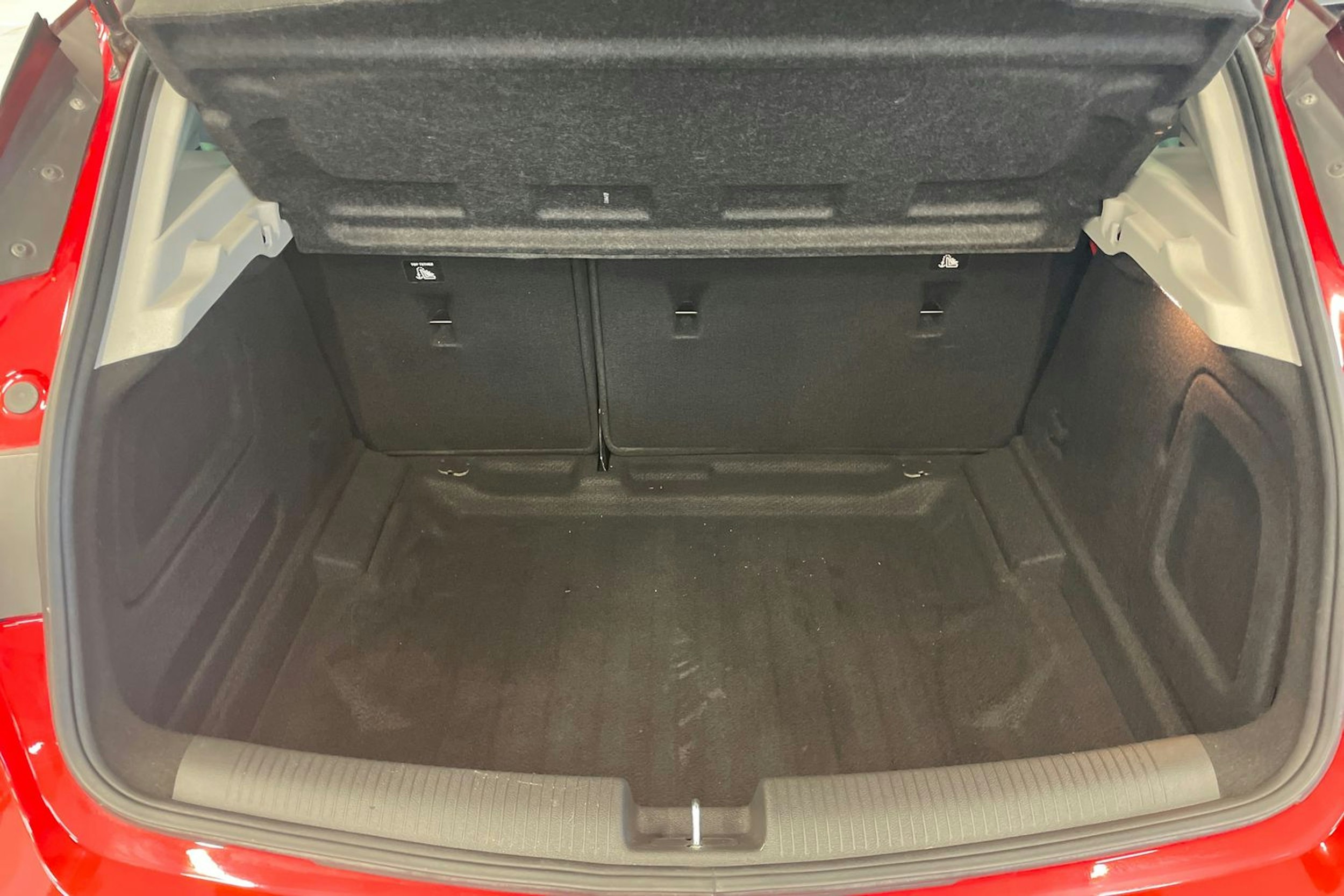 punainen Opel Astra 2017 kuva 22.