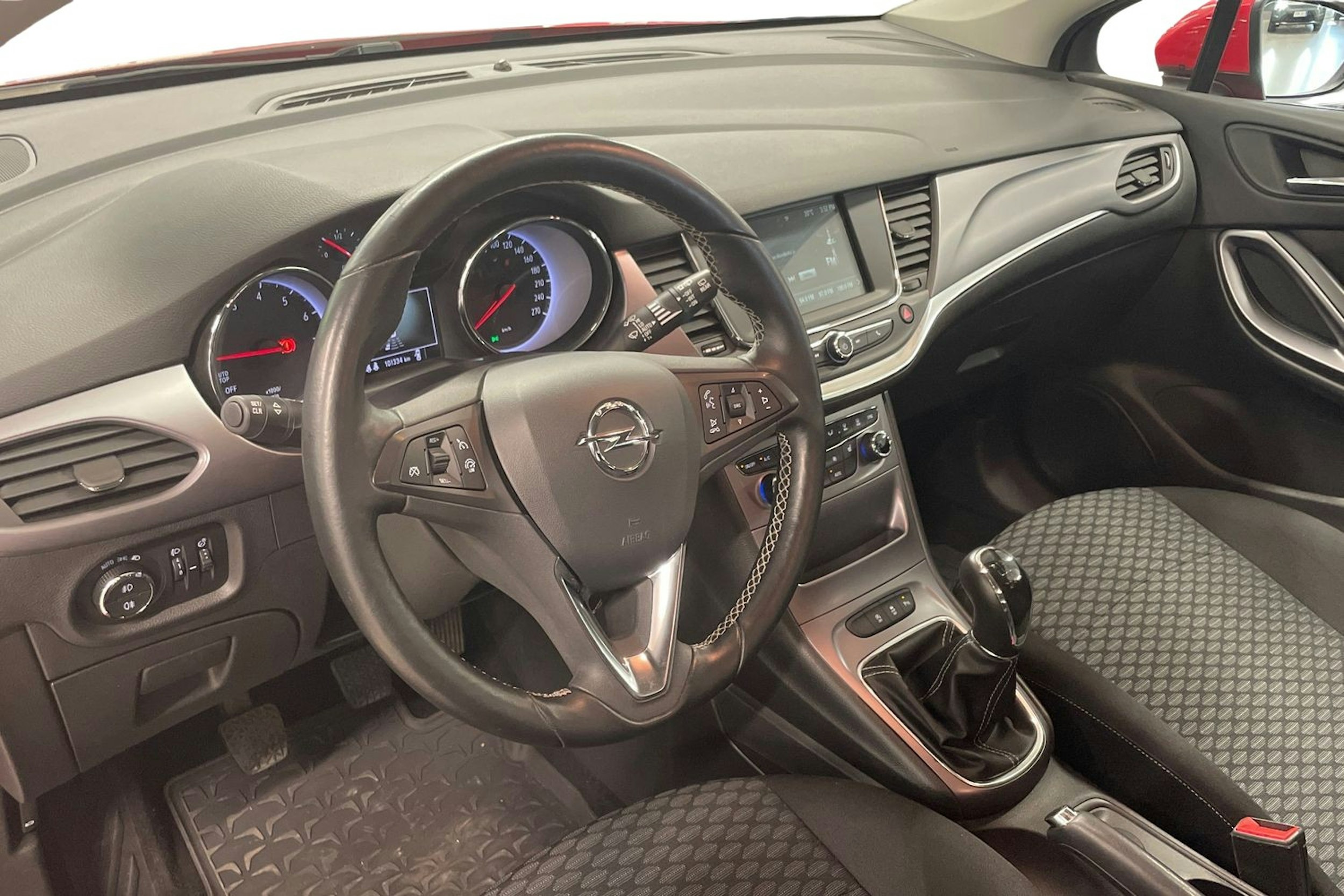 Punainen Opel ASTRA 2017 kuva 7.