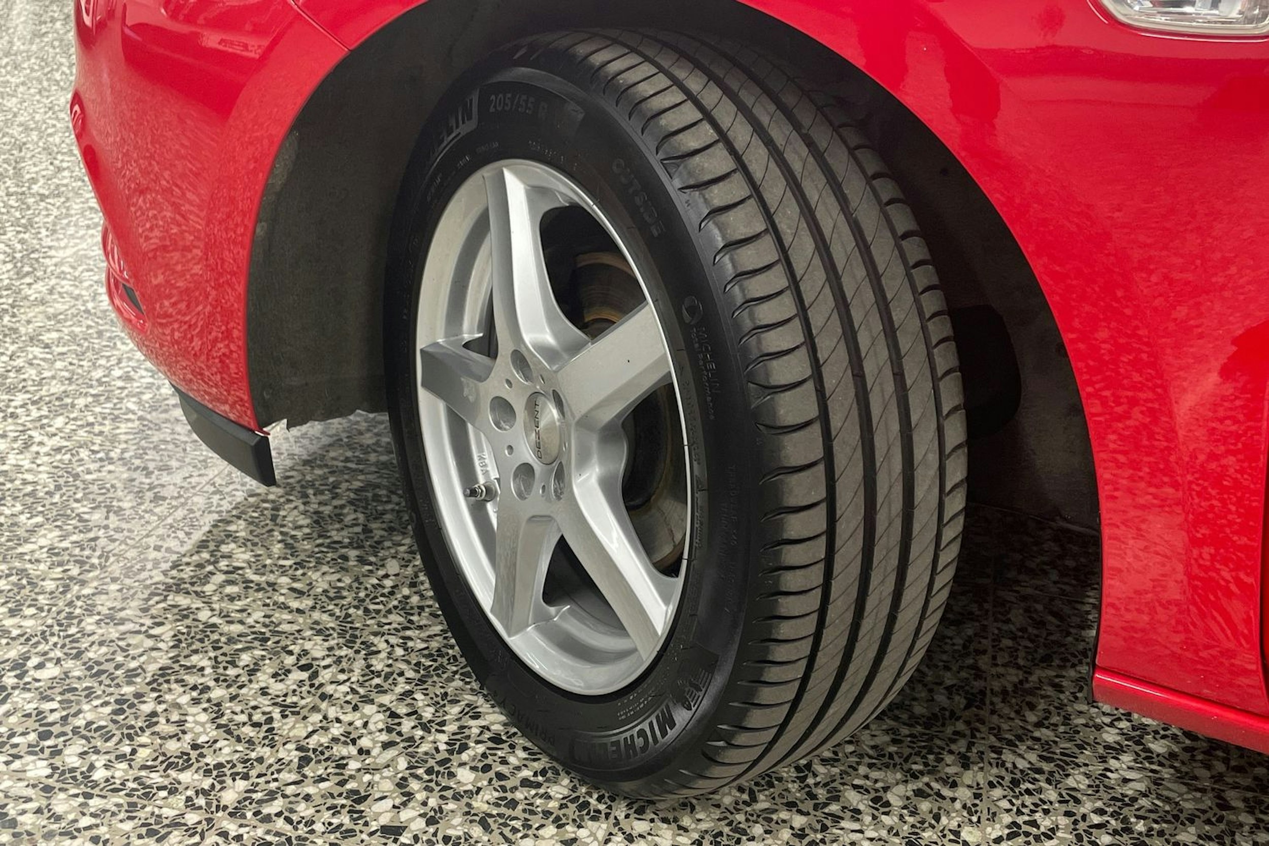 Punainen Opel ASTRA 2017 kuva 13.