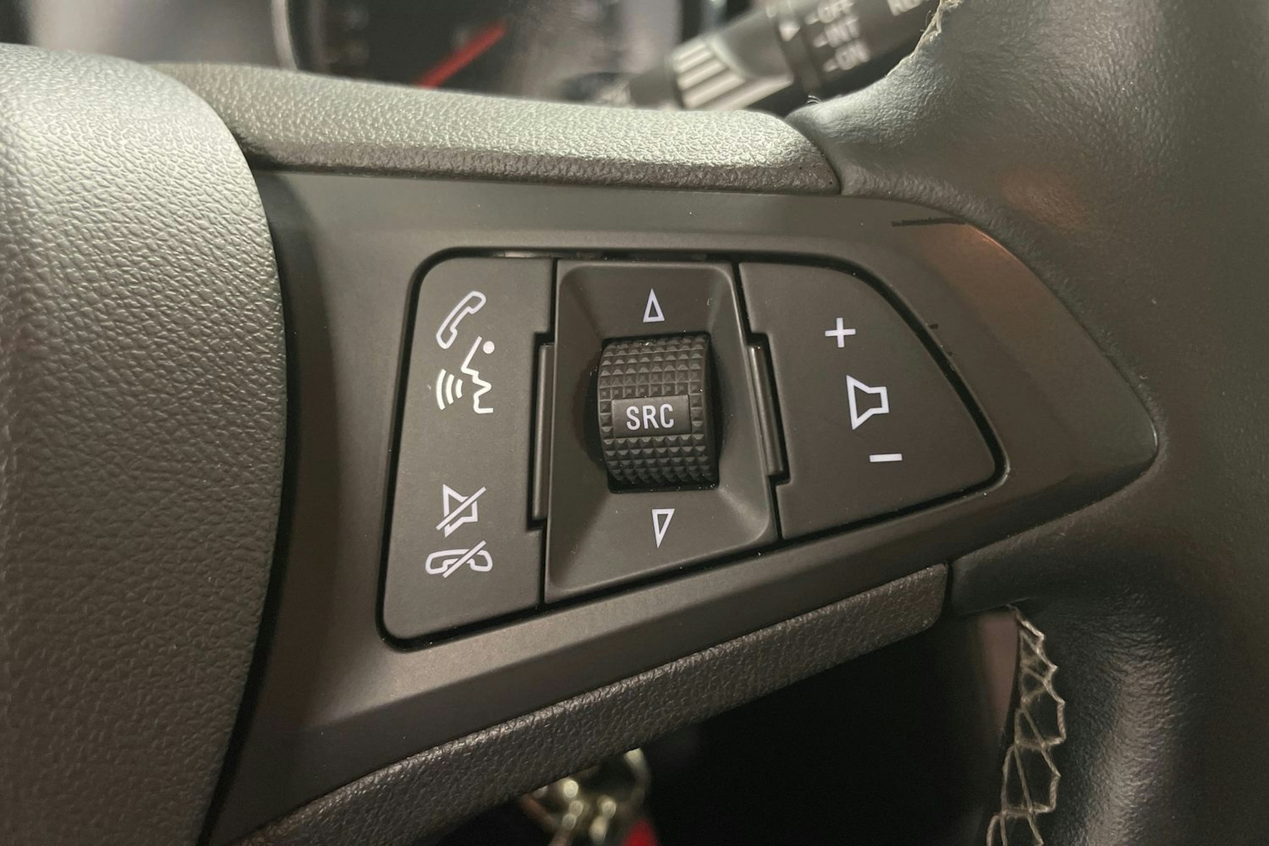 Punainen Opel ASTRA 2017 kuva 14.