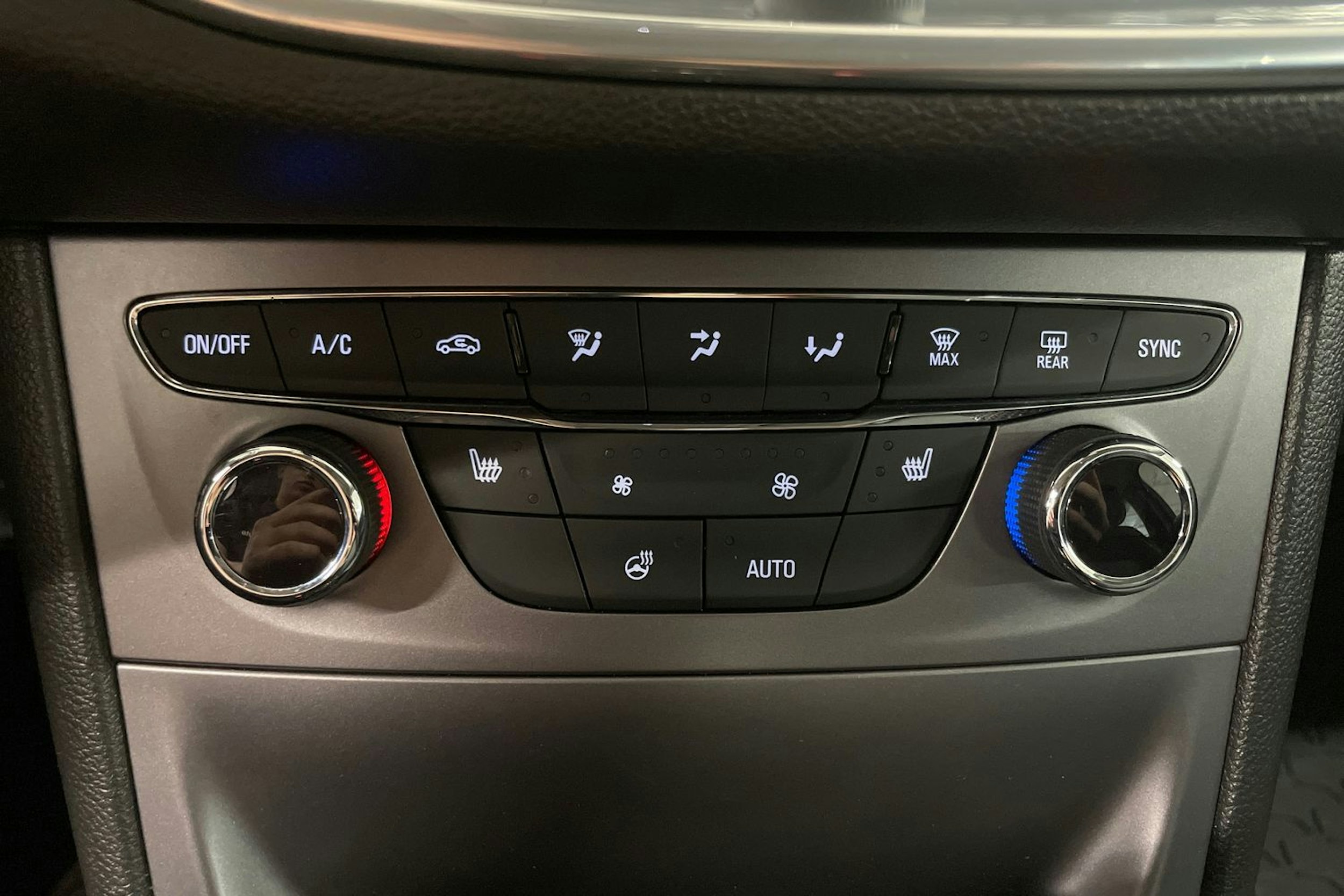 Punainen Opel ASTRA 2017 kuva 17.